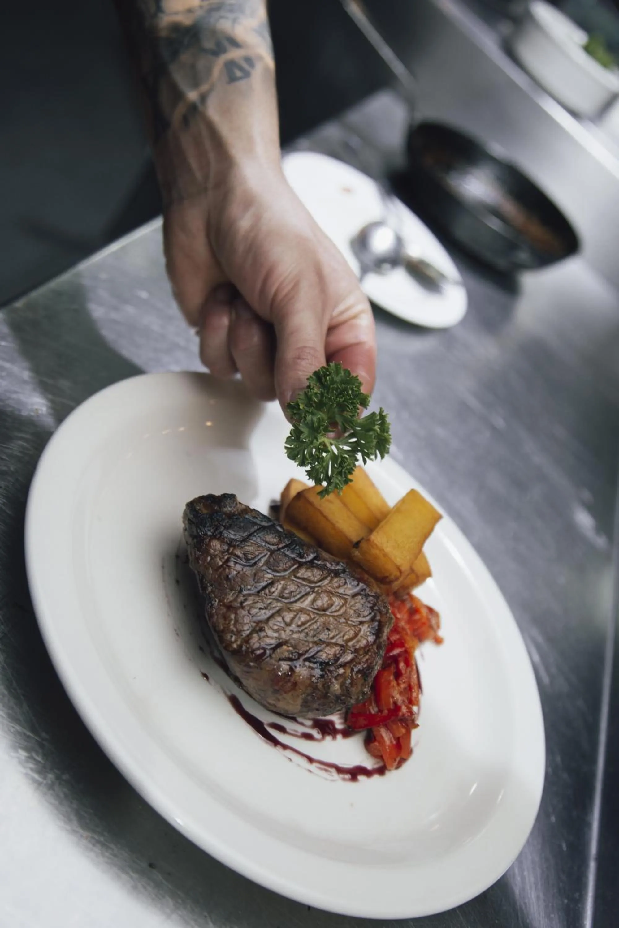 Food and drinks in Loft Osteria by Sagardi