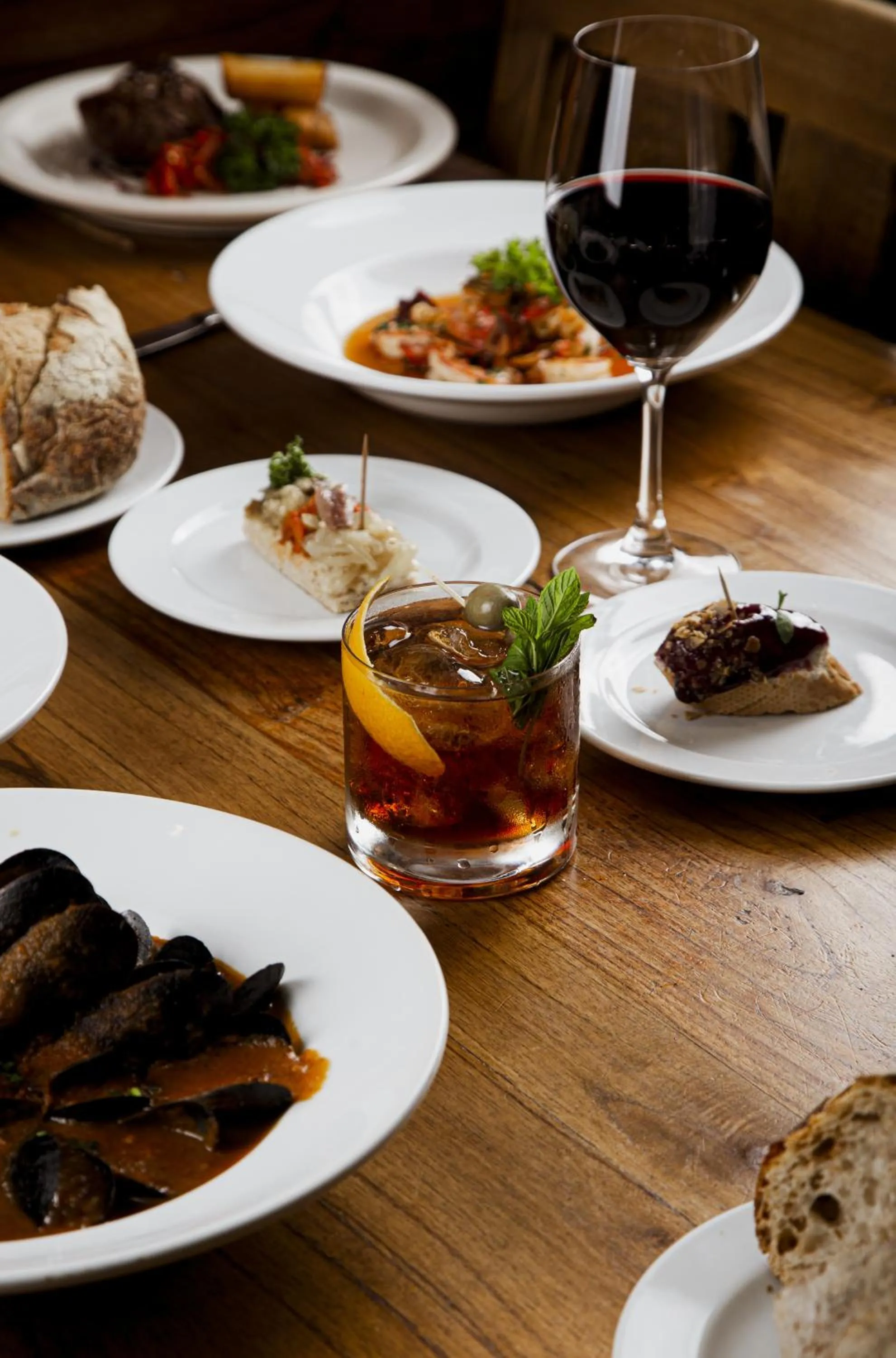 Food and drinks in Loft Osteria by Sagardi