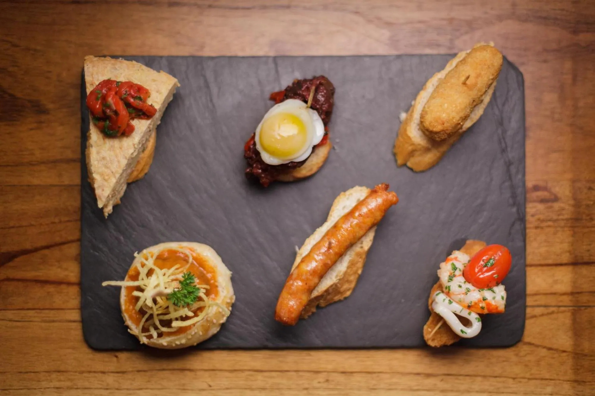 Food and drinks in Loft Osteria by Sagardi