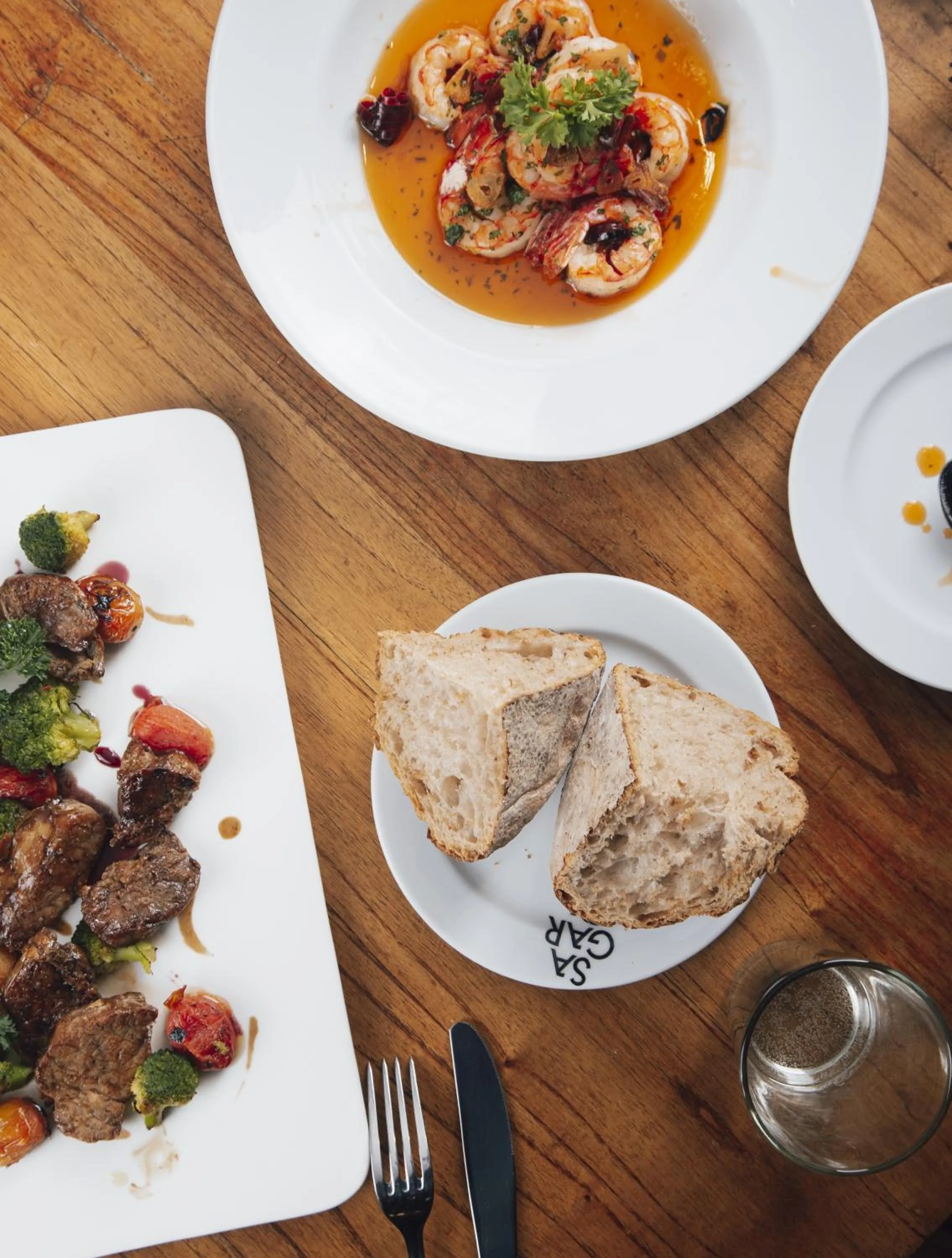 Food and drinks in Loft Osteria by Sagardi