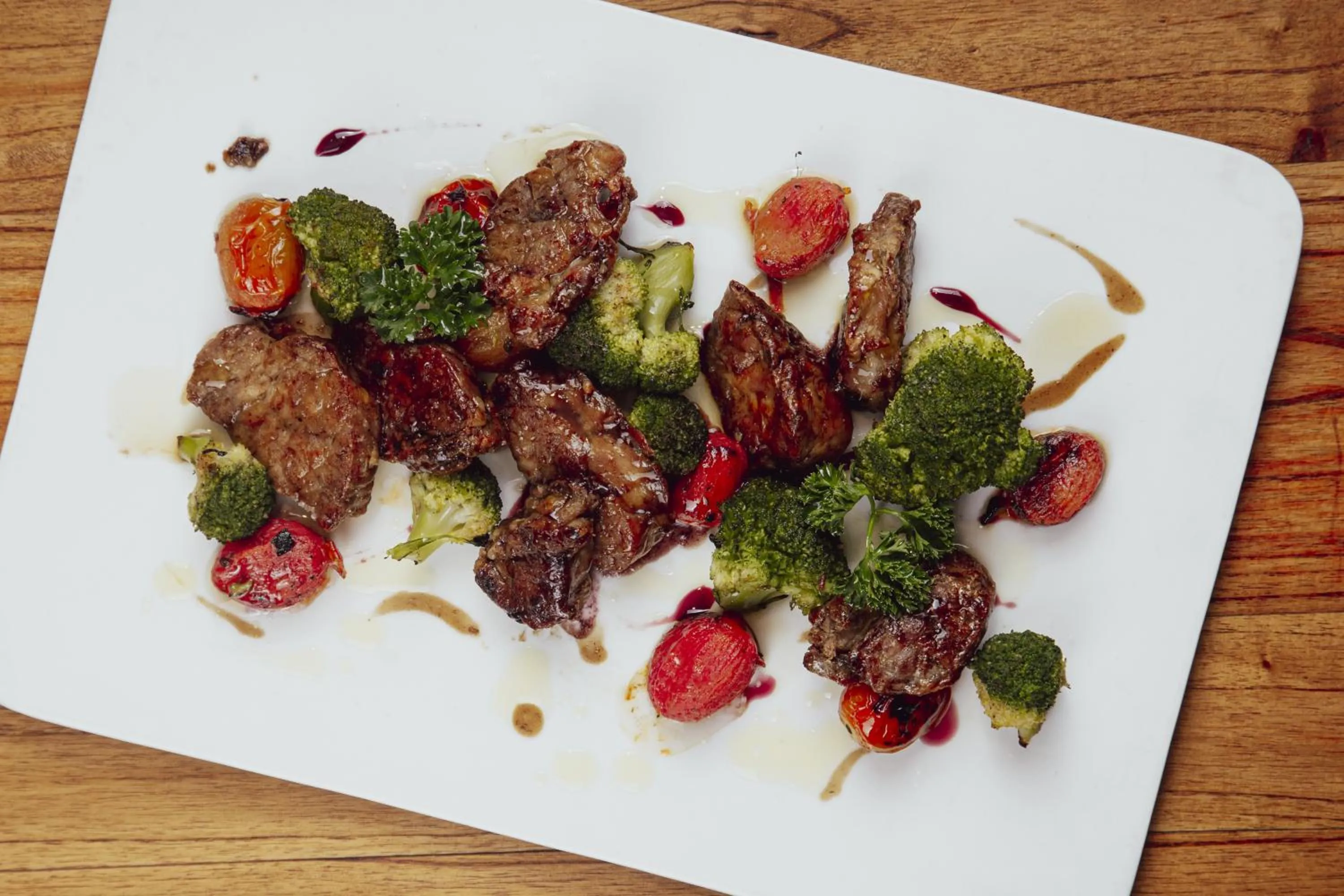 Food and drinks in Loft Osteria by Sagardi