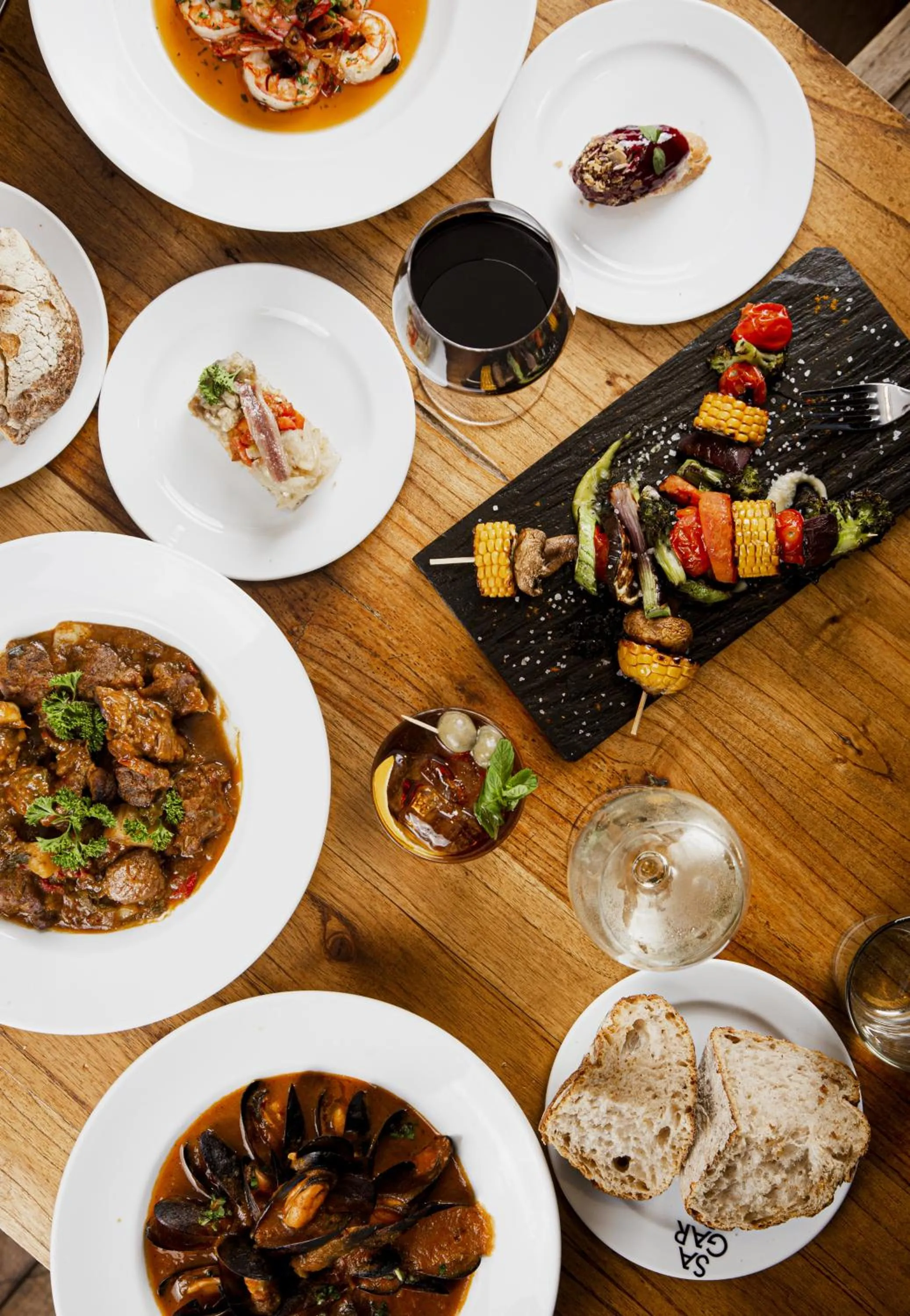 Food and drinks in Loft Osteria by Sagardi