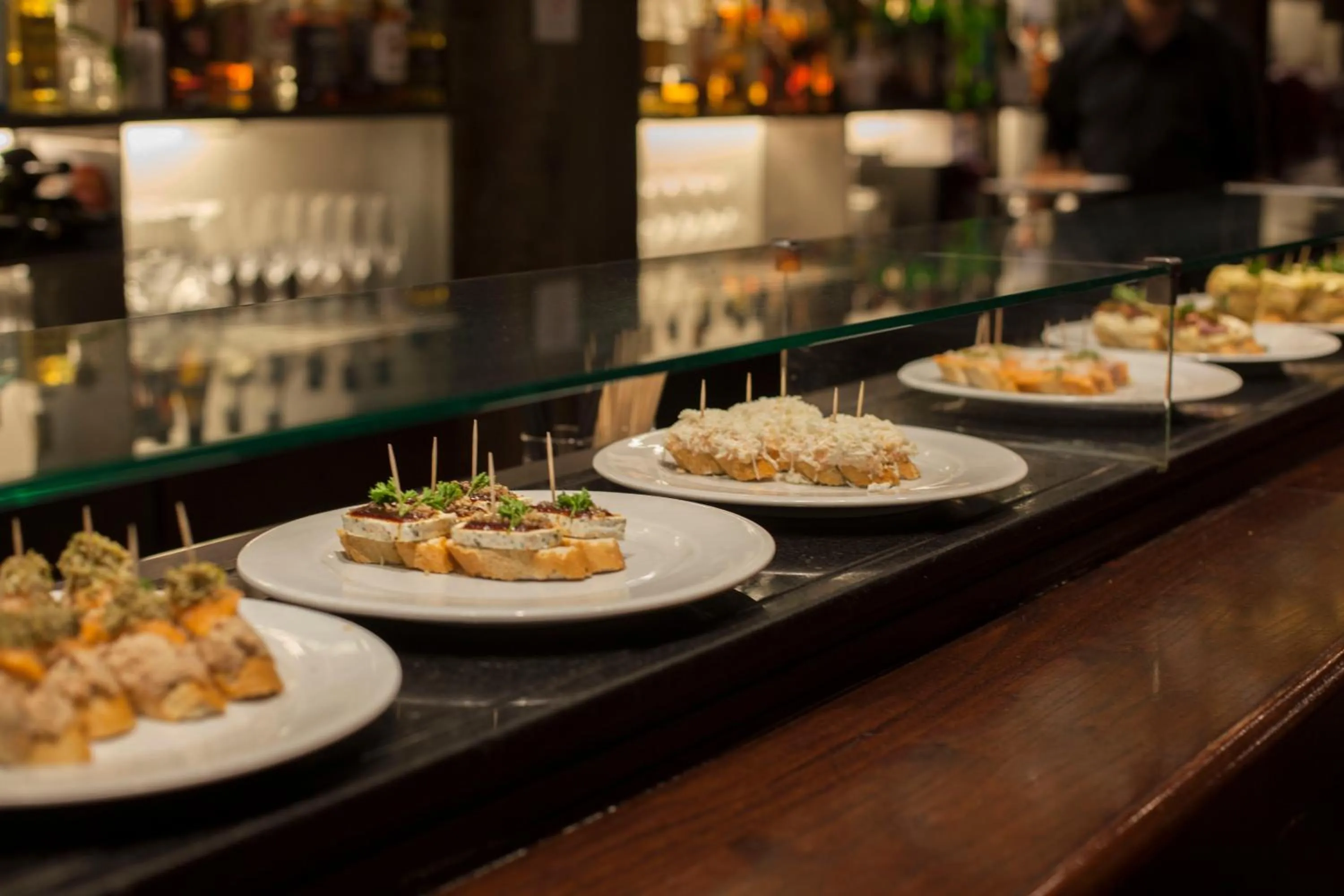 Food and drinks in Loft Osteria by Sagardi