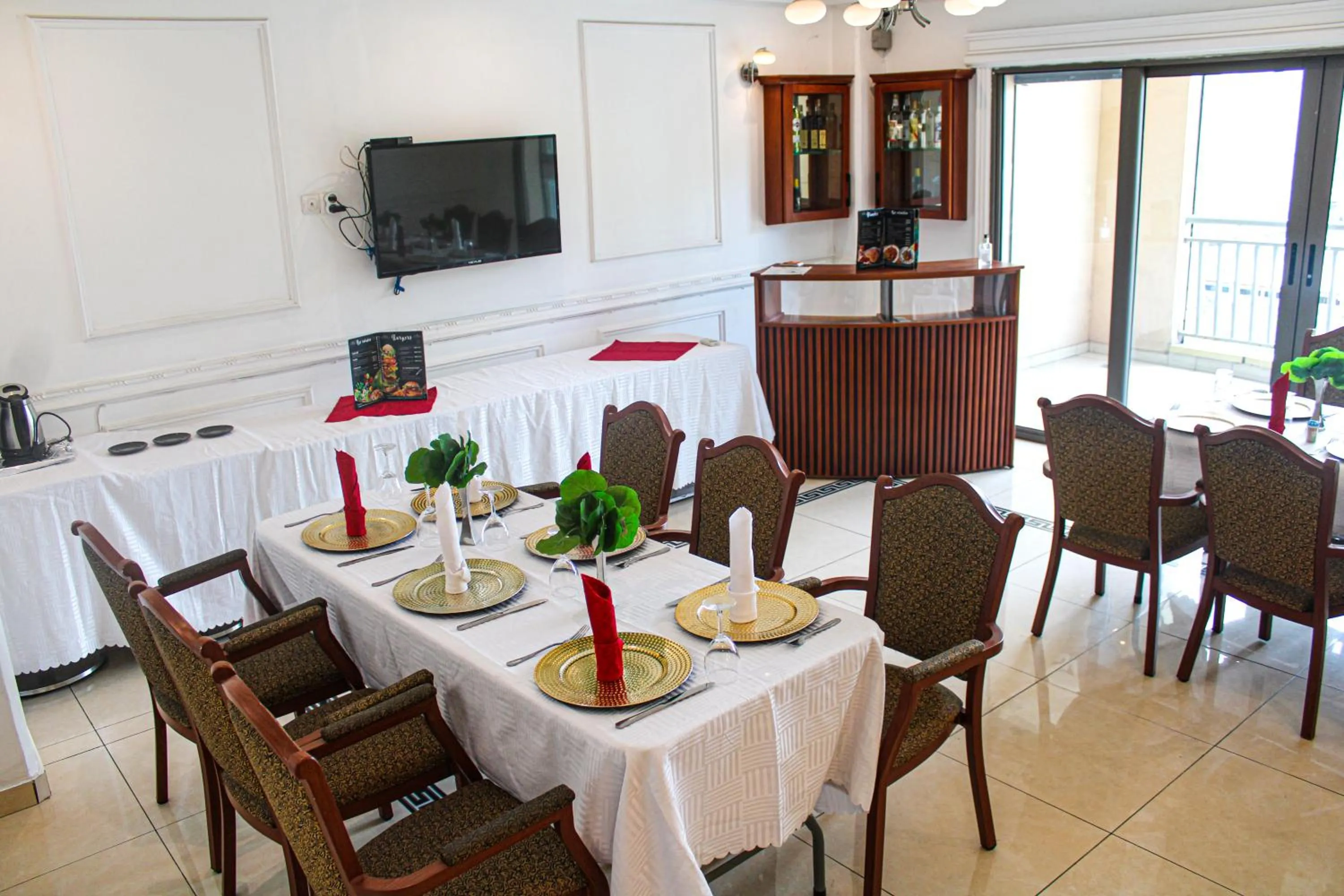 Restaurant/places to eat in Residence Le Carat Bonapriso