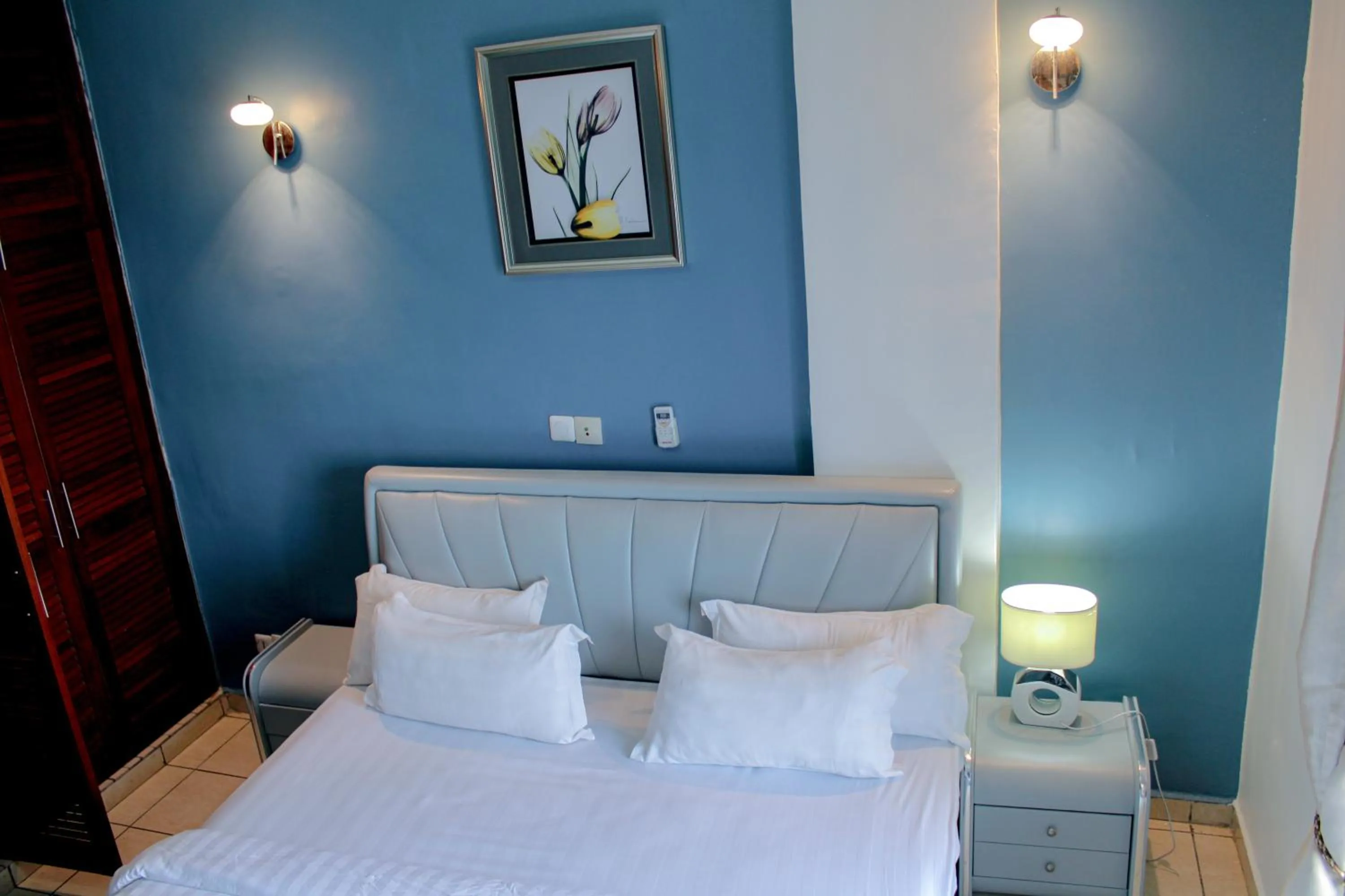 Bed in Residence Le Carat Bonapriso