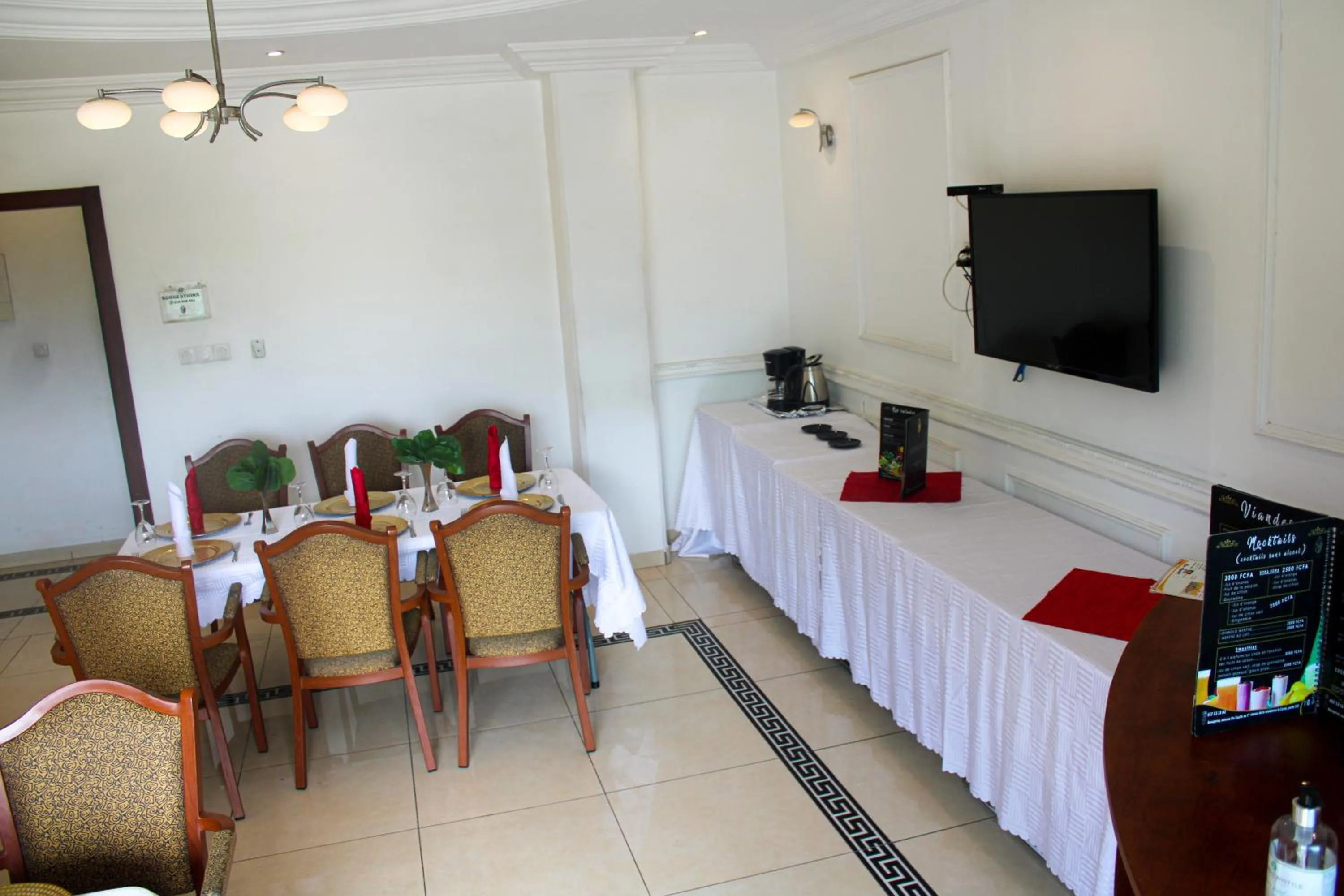 Restaurant/places to eat in Residence Le Carat Bonapriso