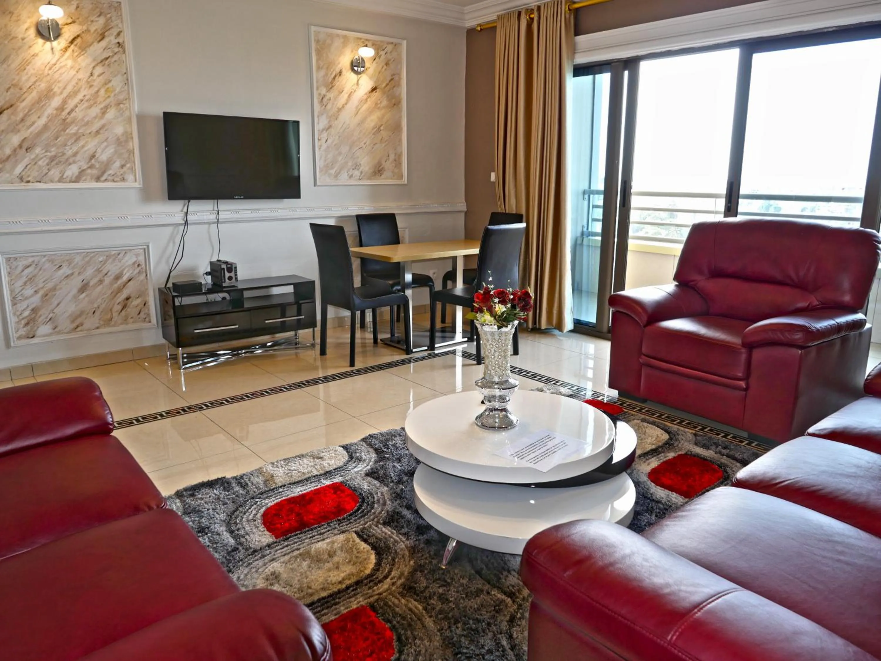 TV and multimedia in Residence Le Carat Bonapriso