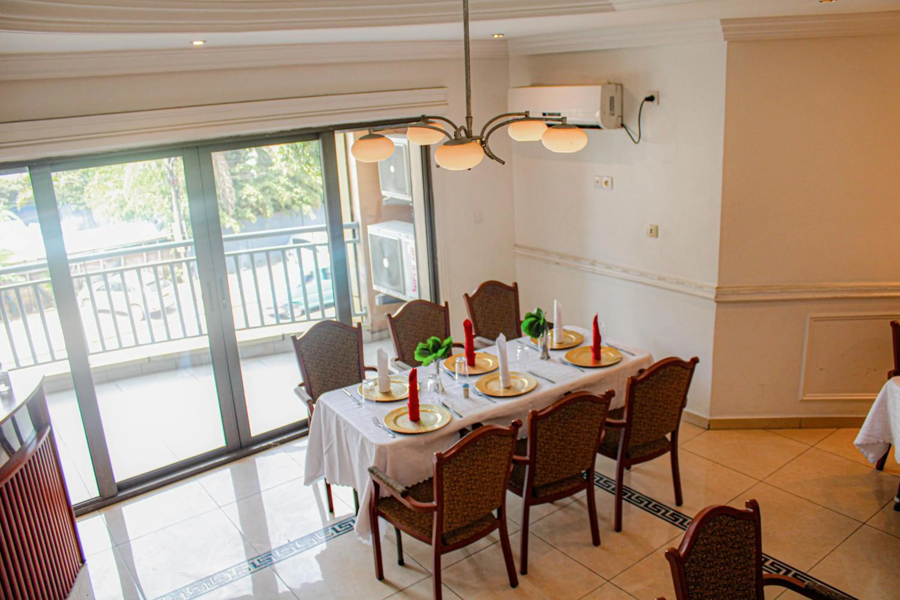 Restaurant/places to eat in Residence Le Carat Bonapriso