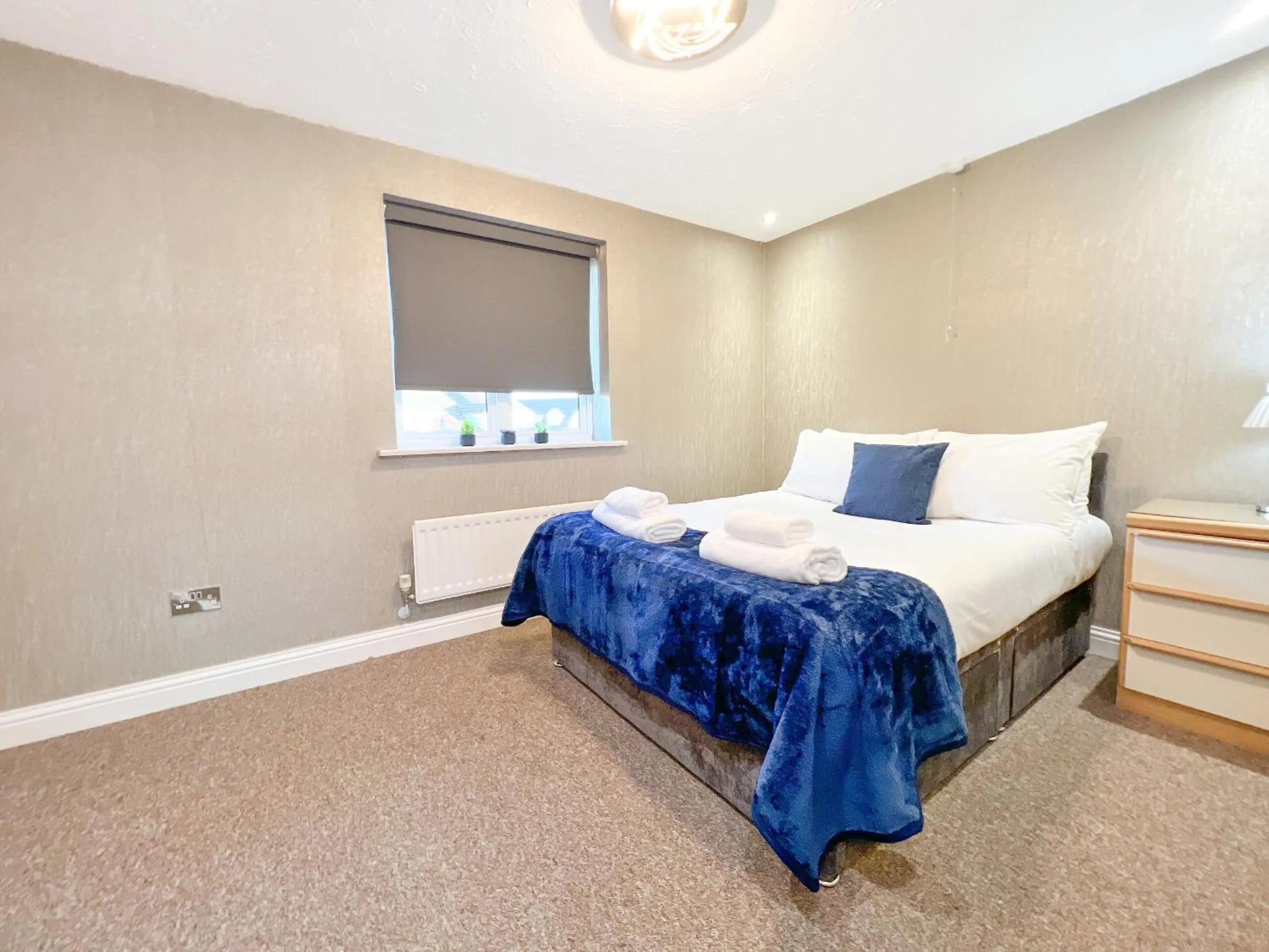 Bedroom, Bed in Taylor Close