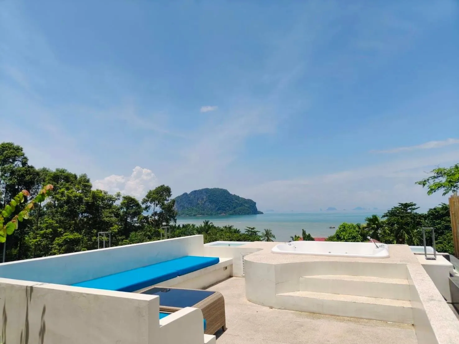 Penthouse With Jacuzzi in Baan Taranya Koh Yao Yai Resort