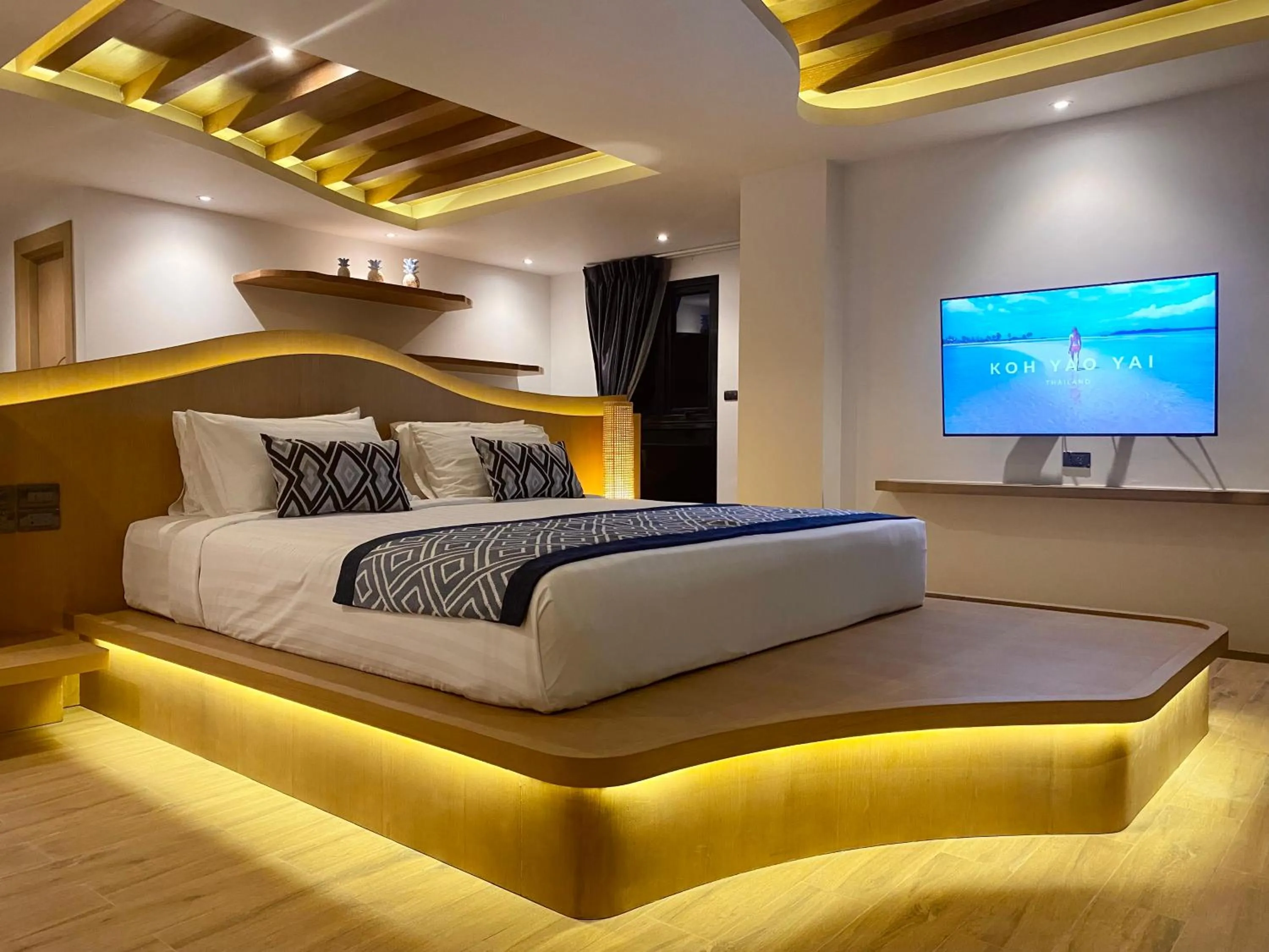 TV and multimedia, Bed in Baan Taranya Koh Yao Yai Resort