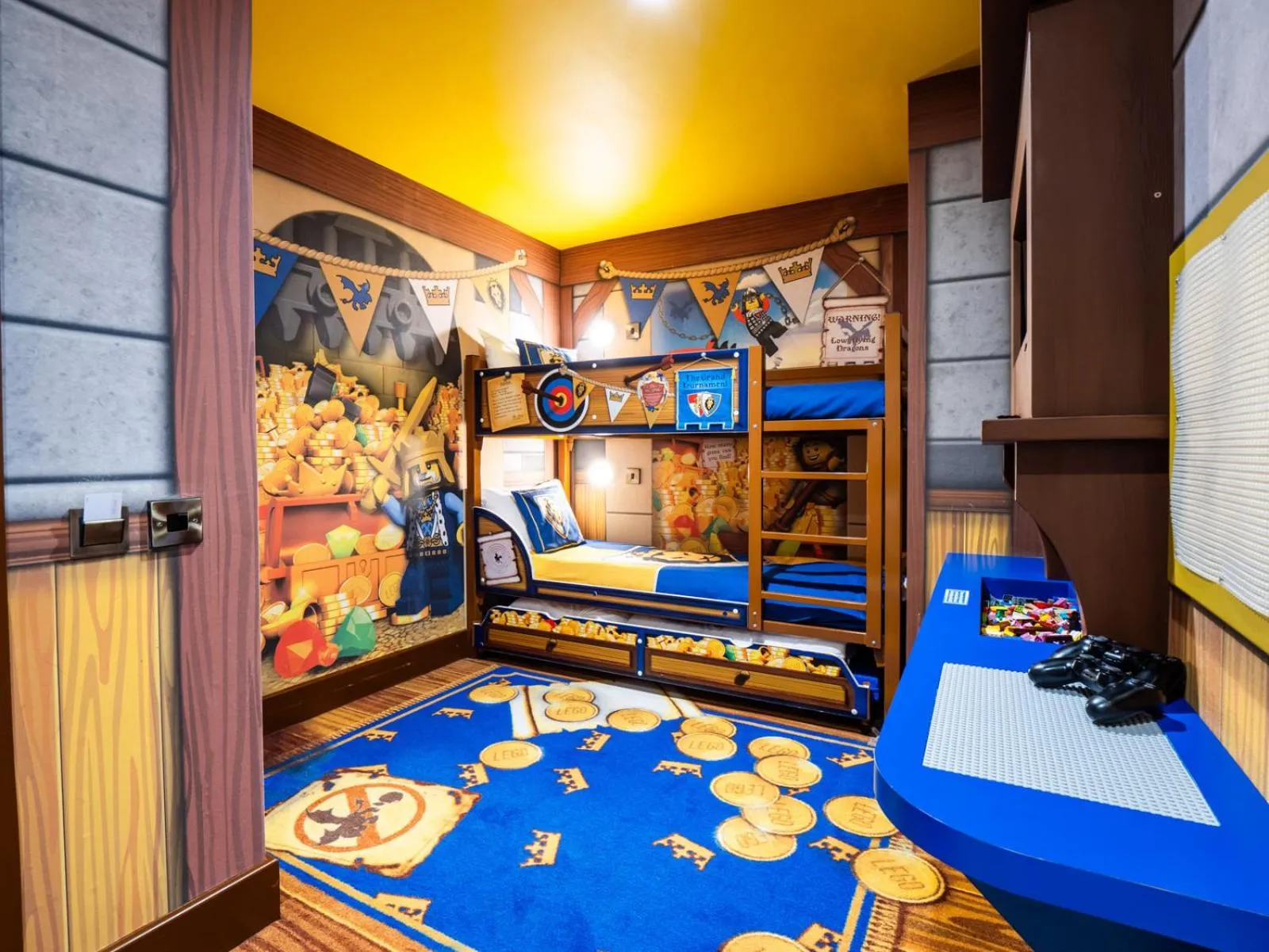 bunk bed, Bed in LEGOLAND(R) Windsor Resort