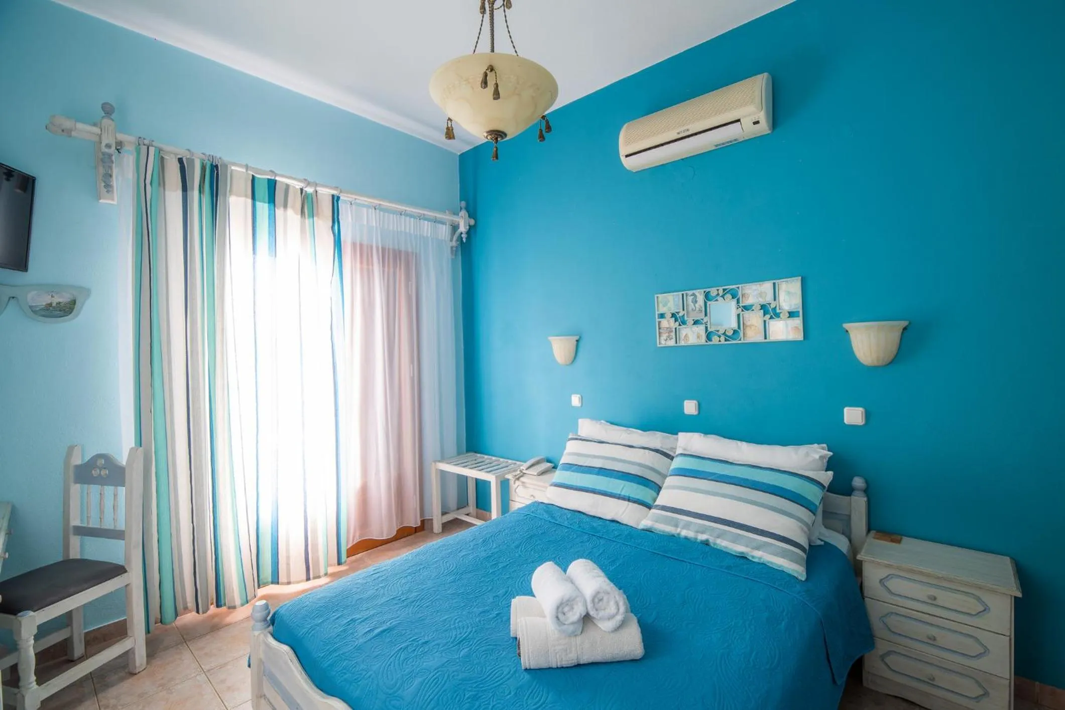 Photo of the whole room, Bed in Seralis Pelion
