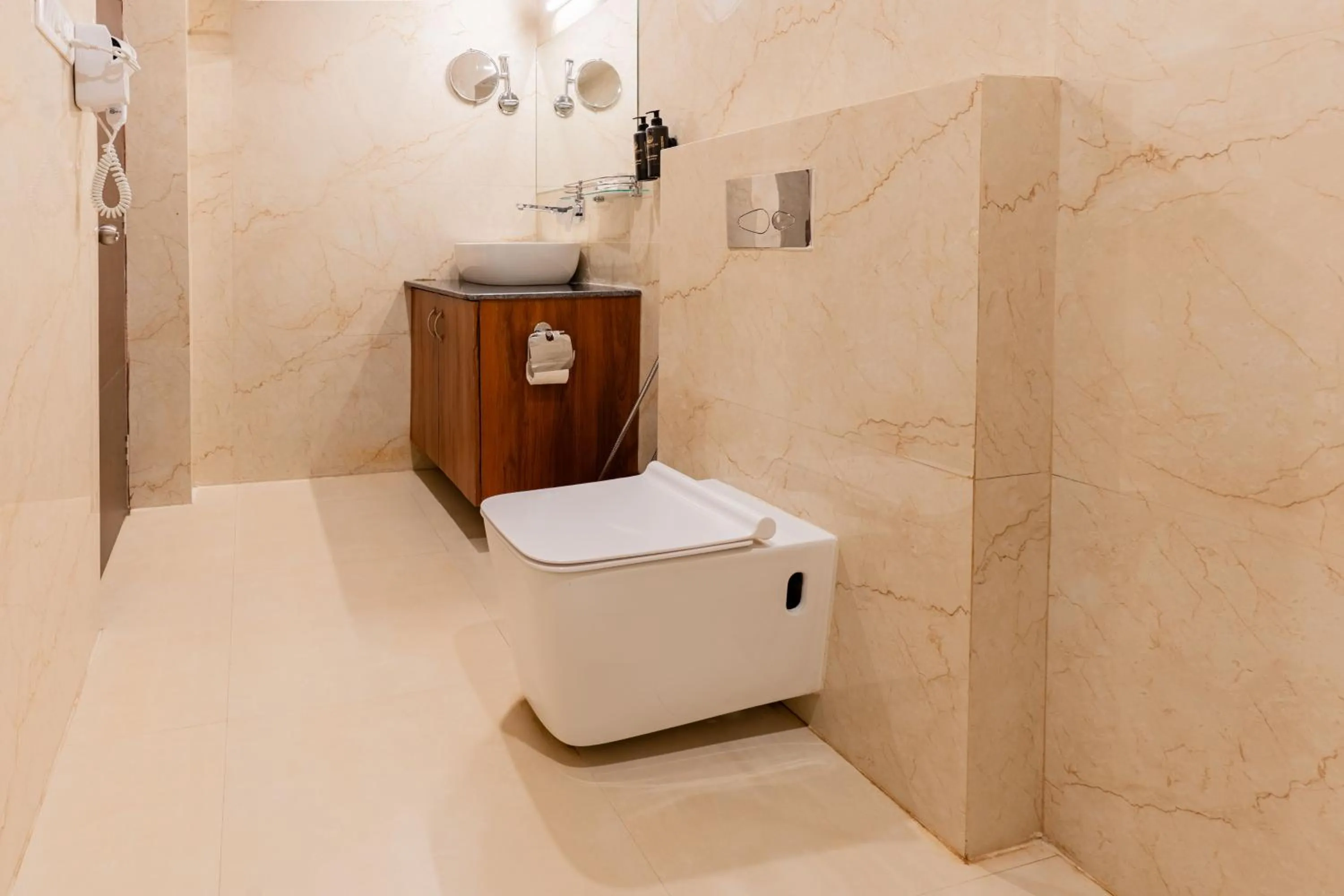 Toilet in La Nicholas Lake View by Summit Hotels