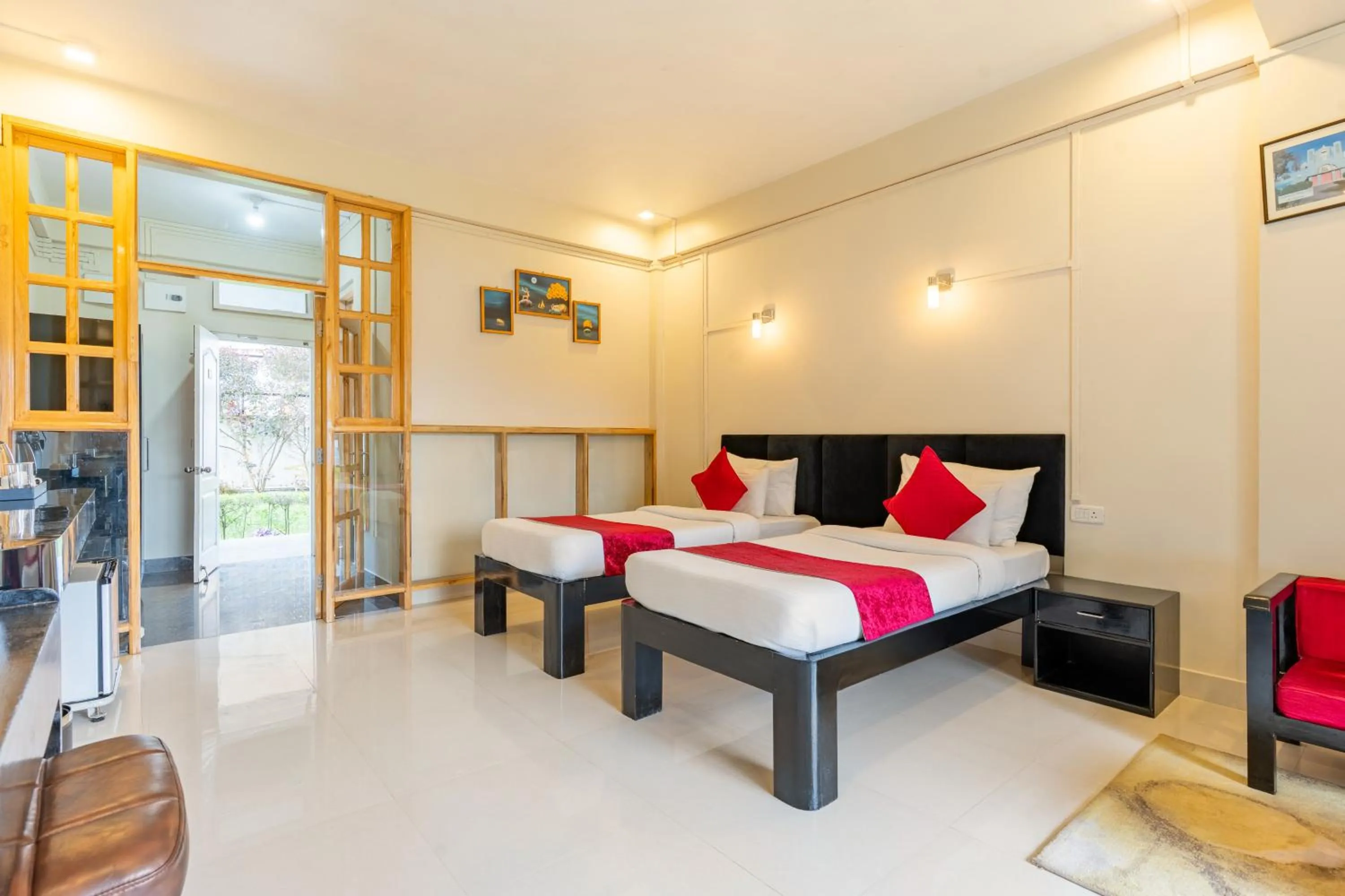 Bed in La Nicholas Lake View by Summit Hotels