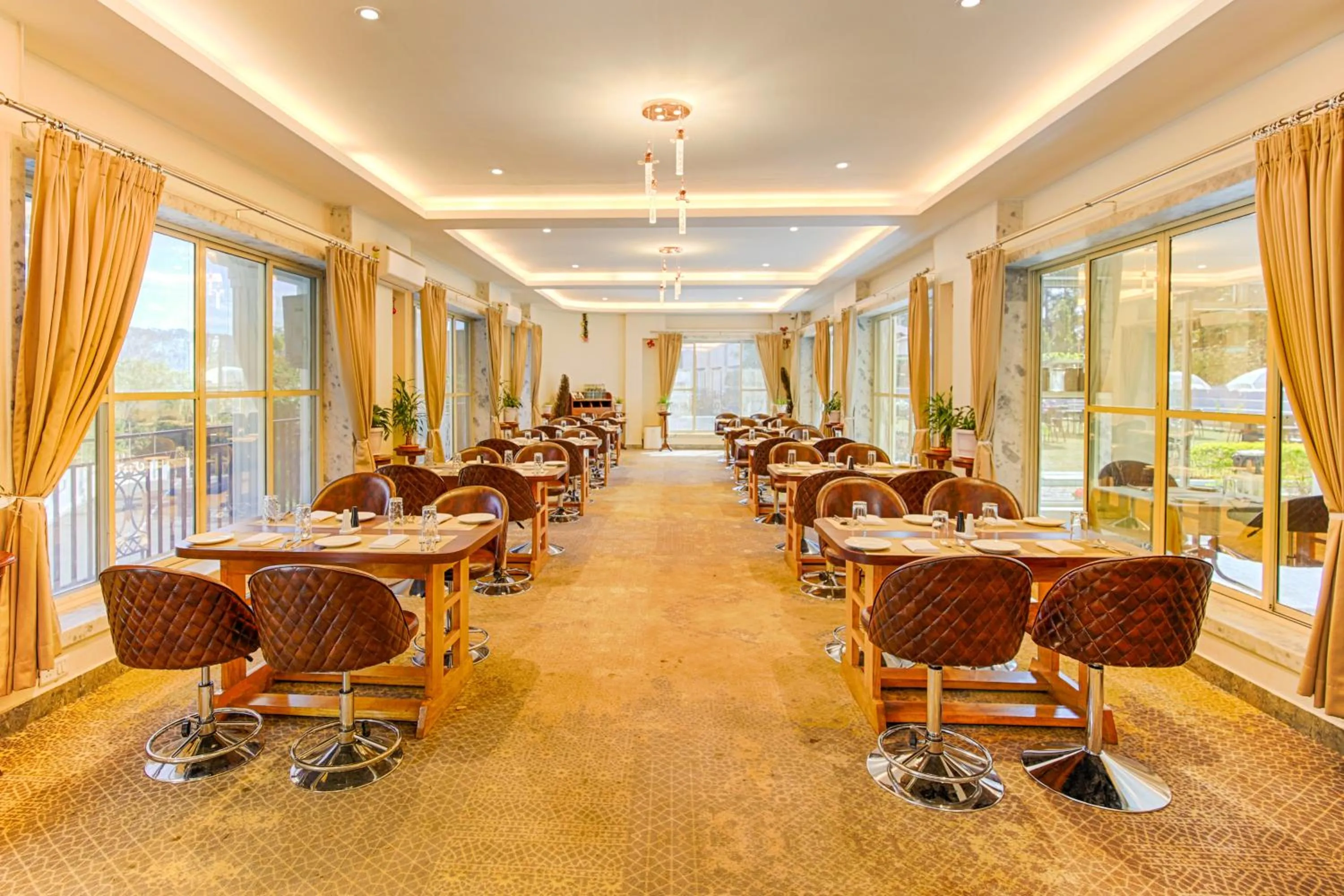 Restaurant/places to eat in La Nicholas Lake View by Summit Hotels