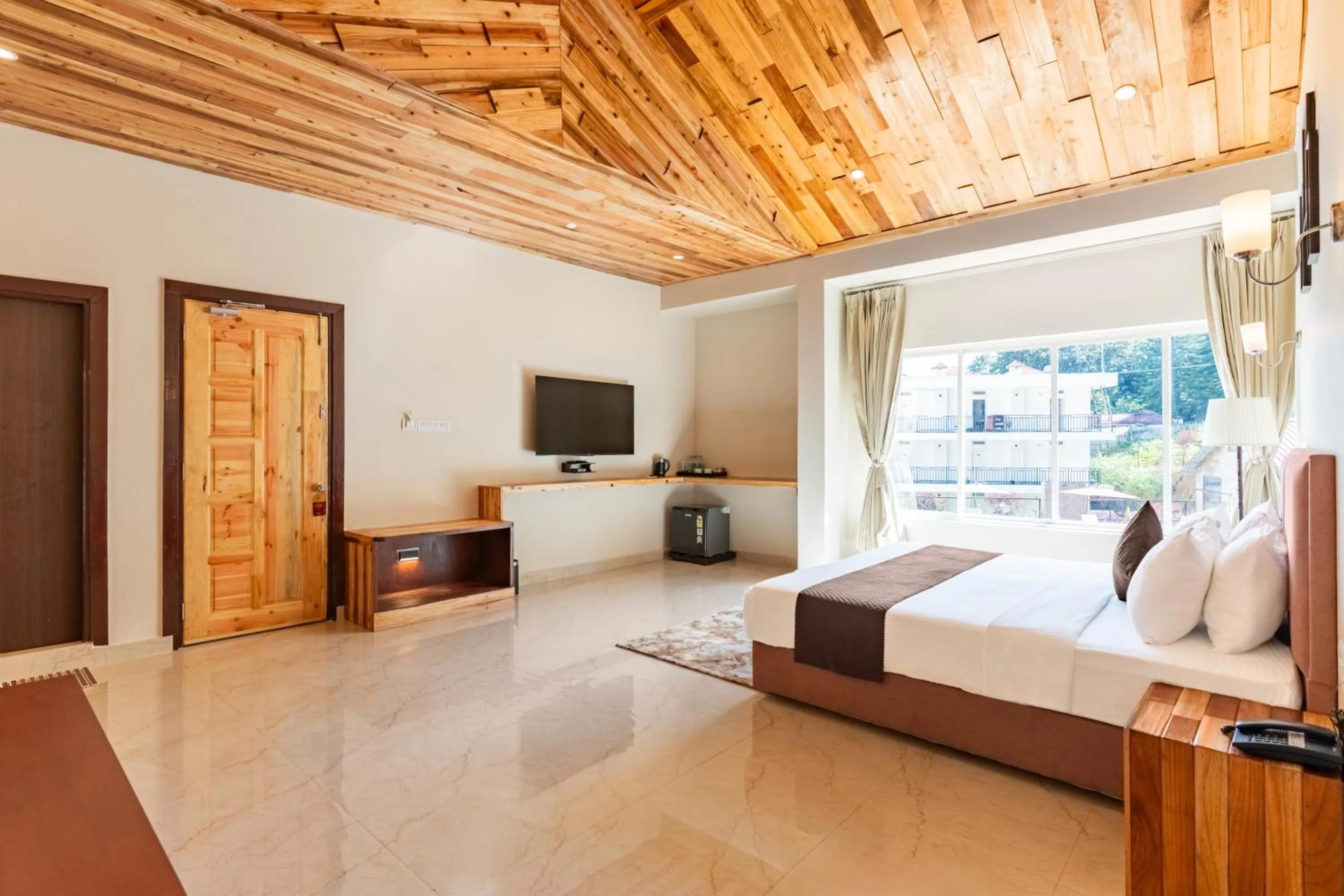 Bed in La Nicholas Lake View by Summit Hotels