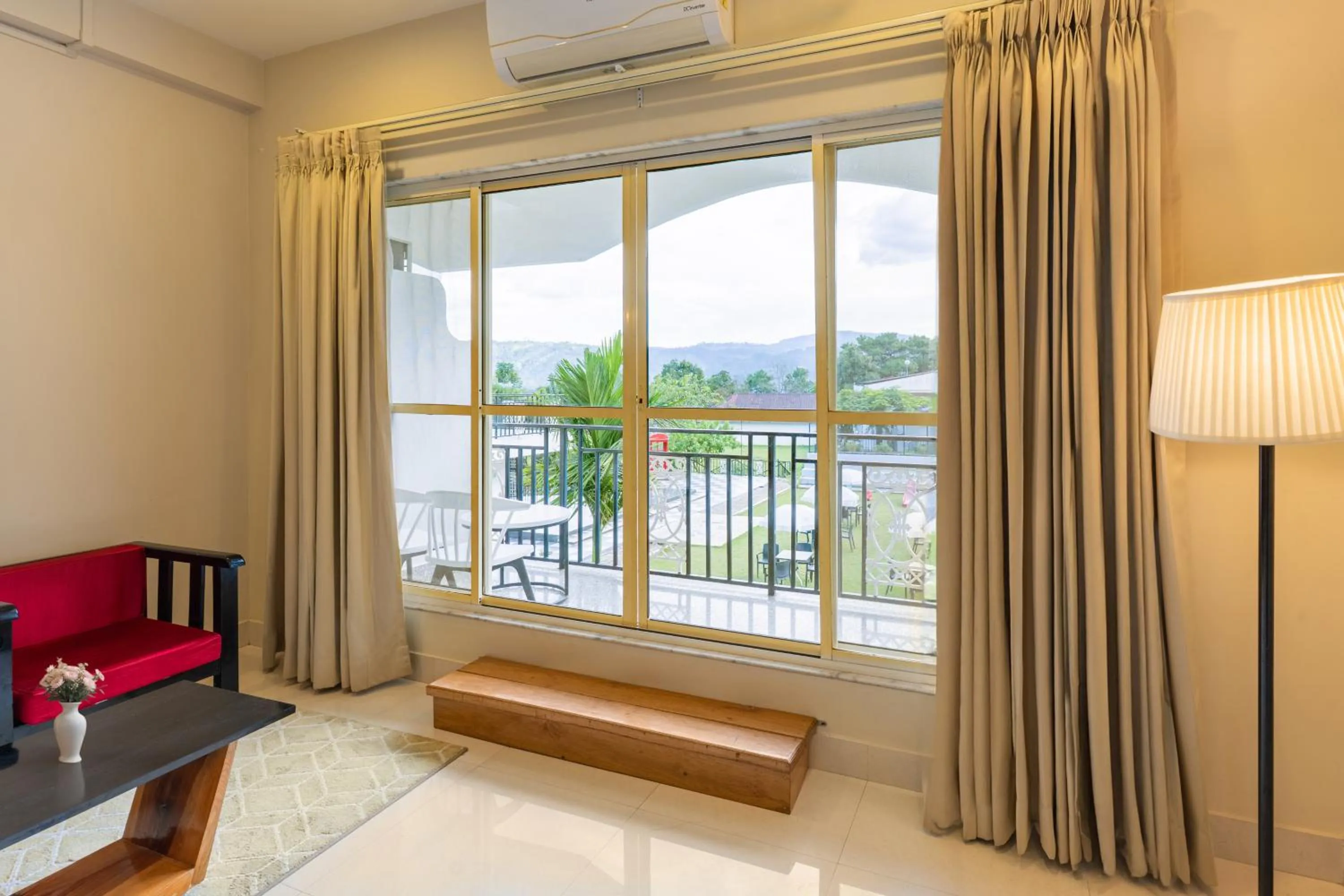 La Nicholas Lake View by Summit Hotels