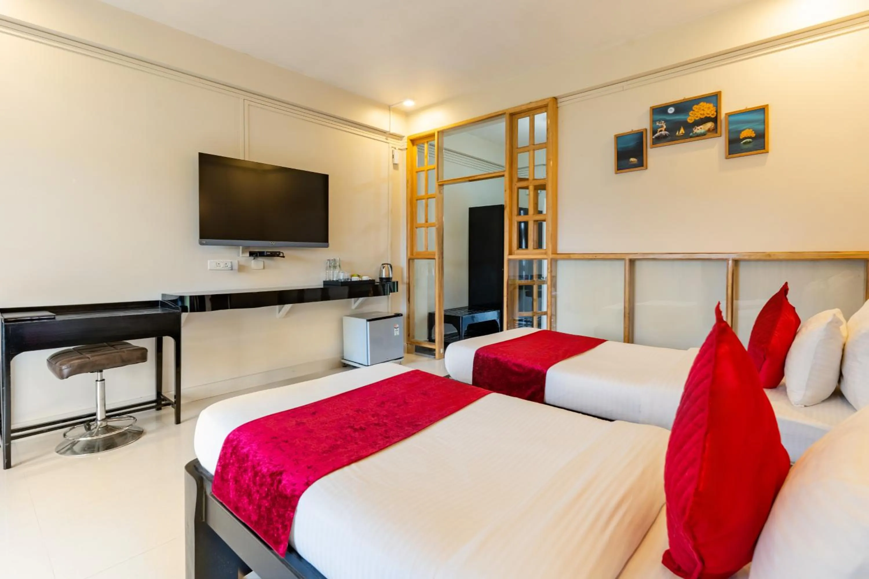 Bed in La Nicholas Lake View by Summit Hotels