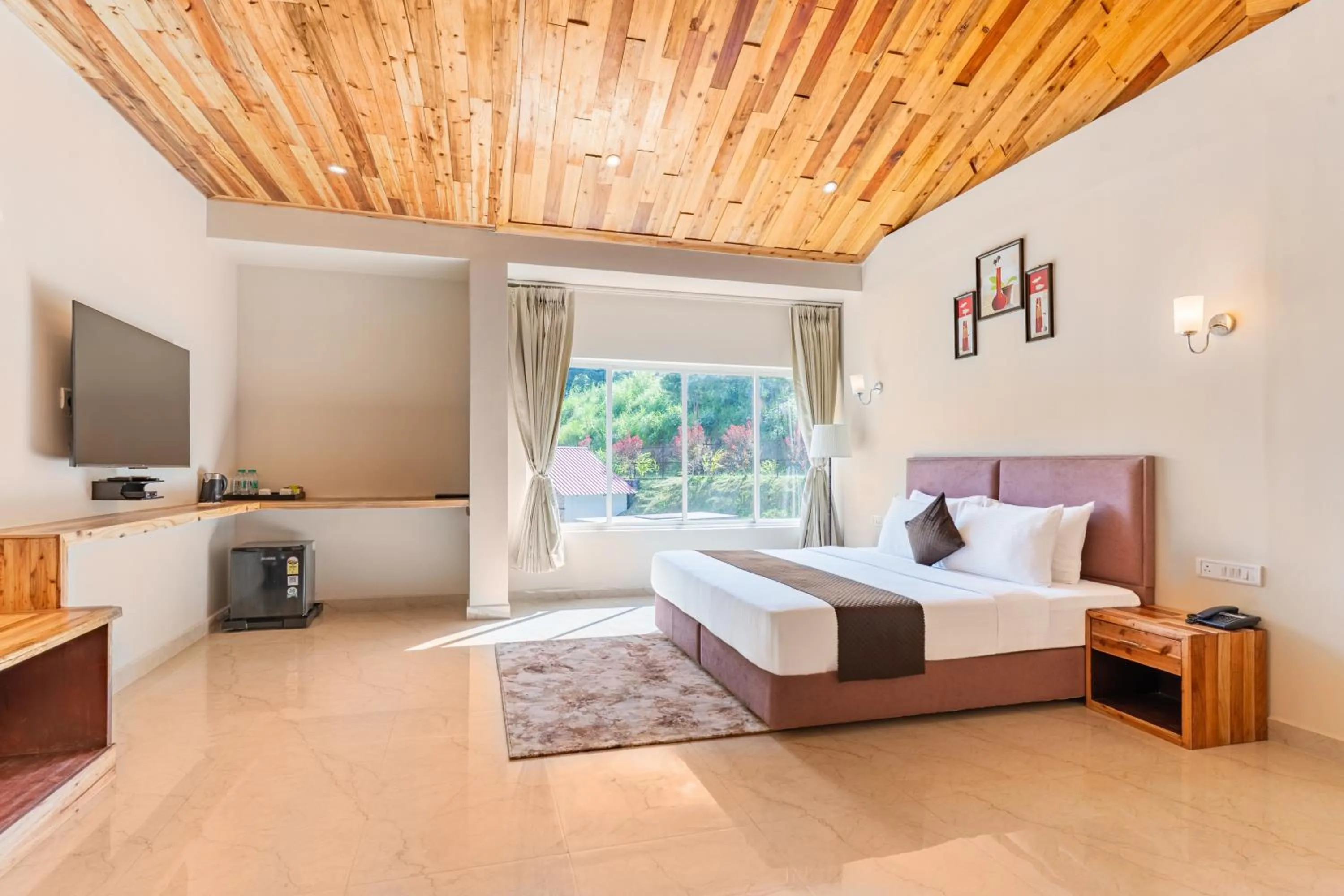 Bed in La Nicholas Lake View by Summit Hotels