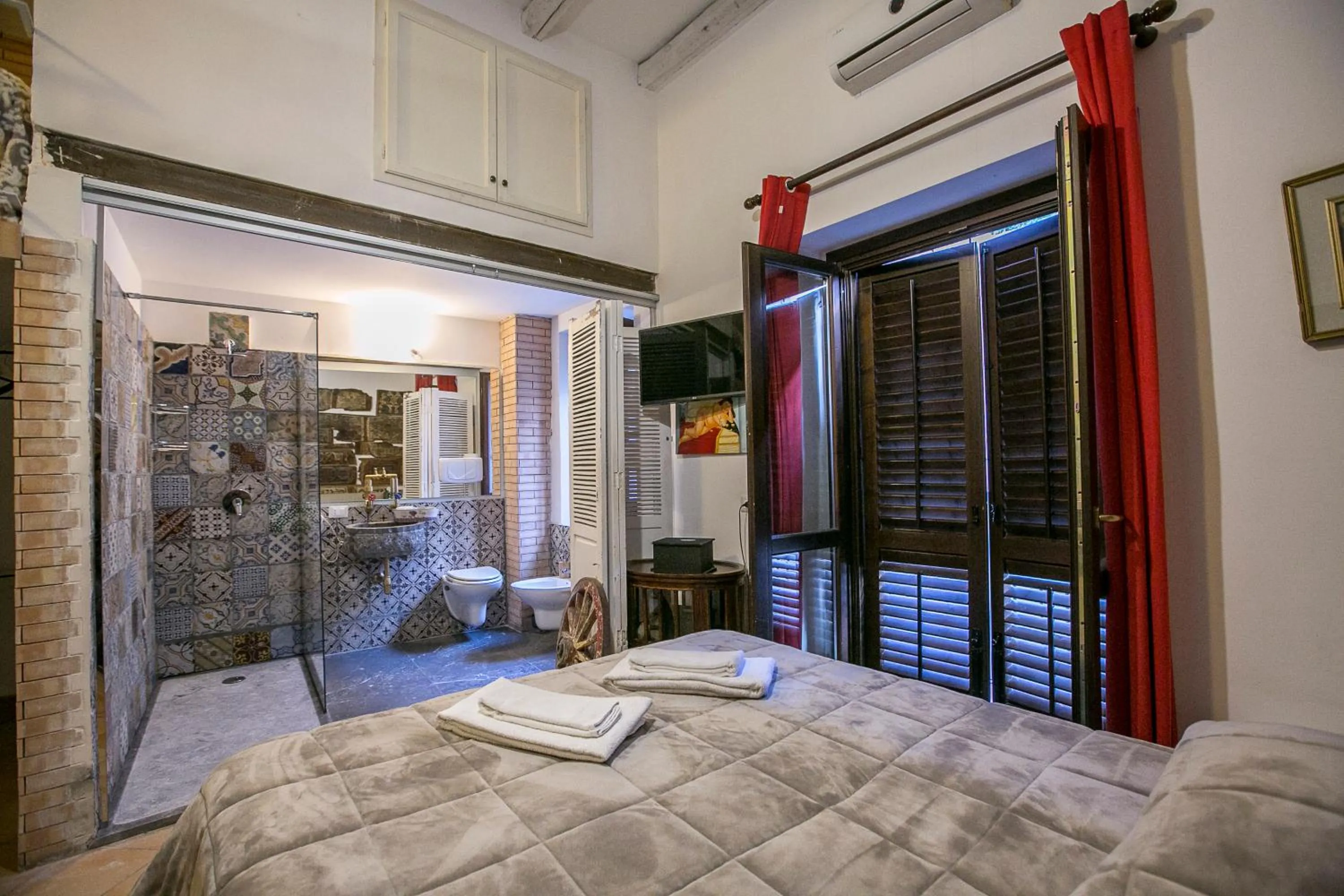 Photo of the whole room, Bed in Porta di Castro Hotel & SPA