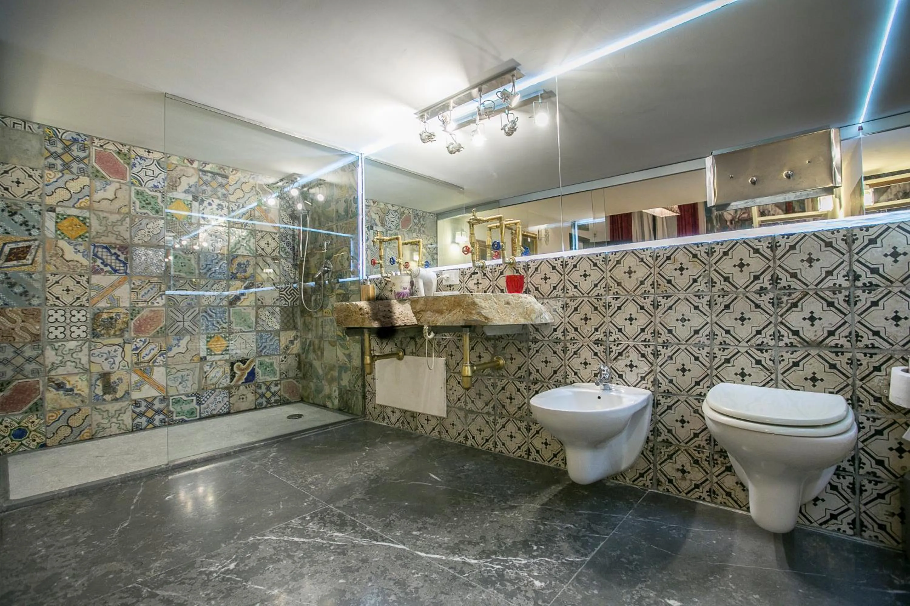 Bathroom in Porta di Castro Hotel & SPA