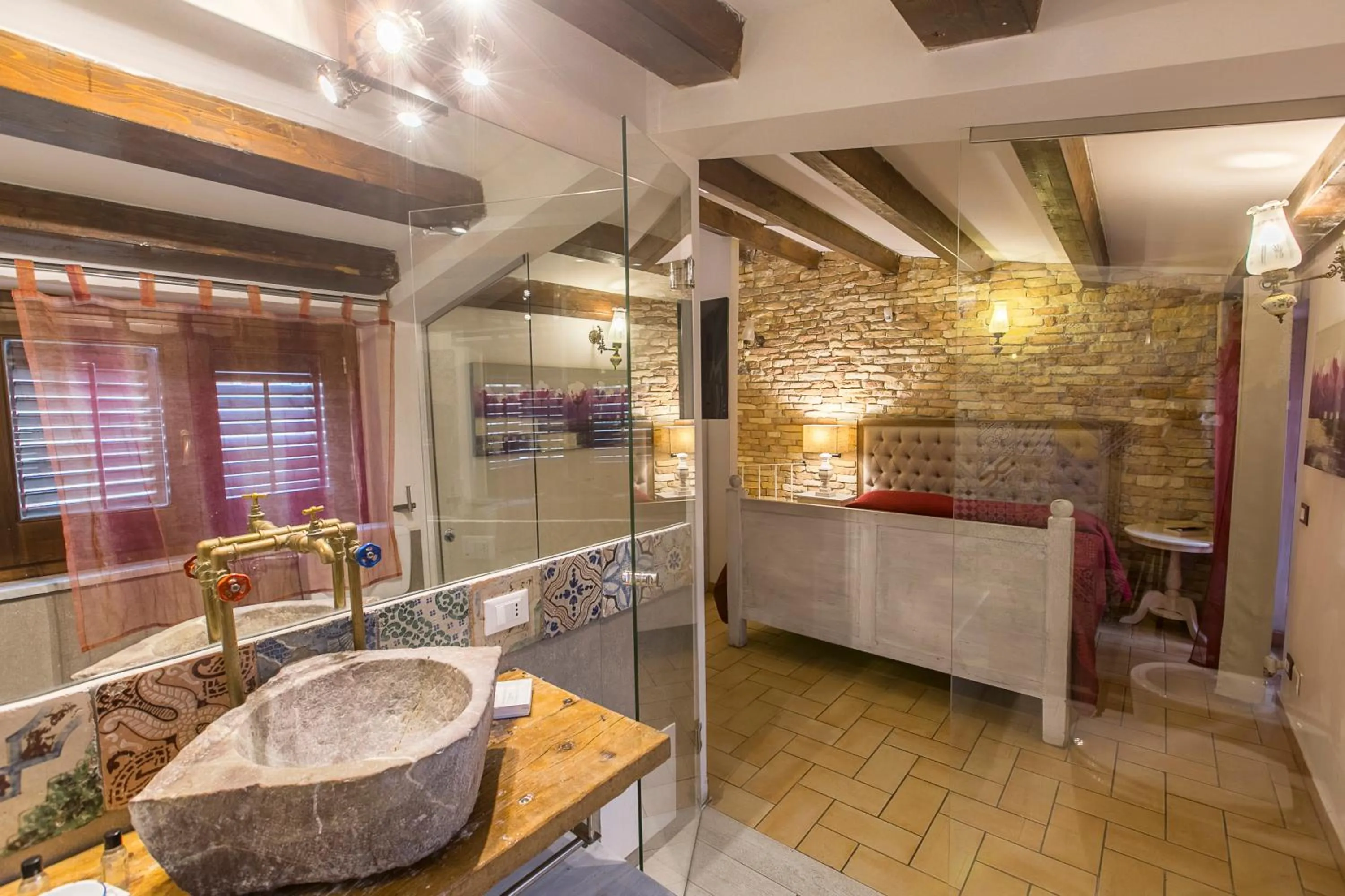 Bathroom in Porta di Castro Hotel & SPA