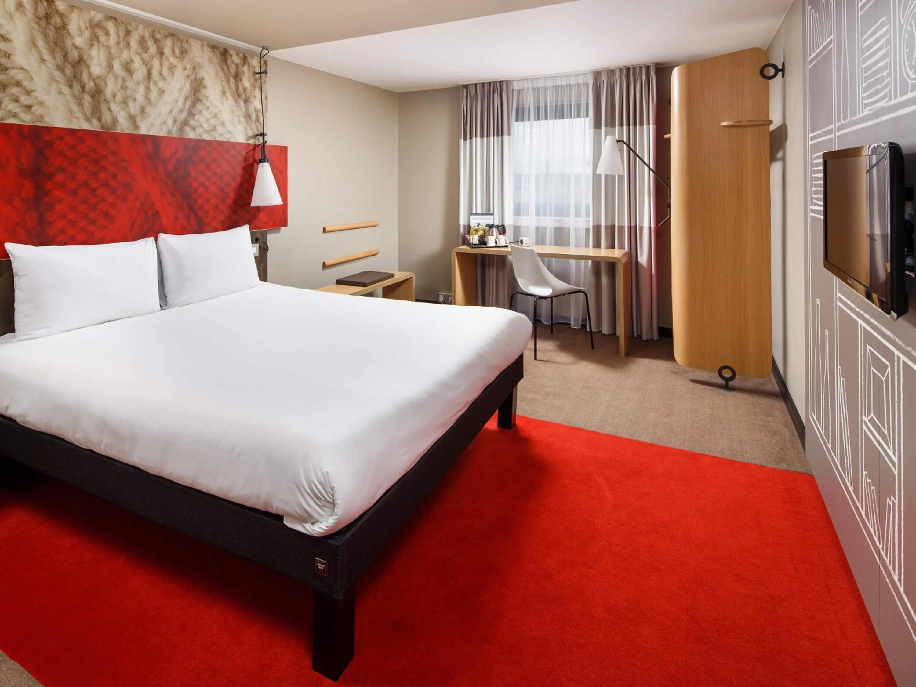 Bedroom, Bed in ibis Hotel Northampton Centre