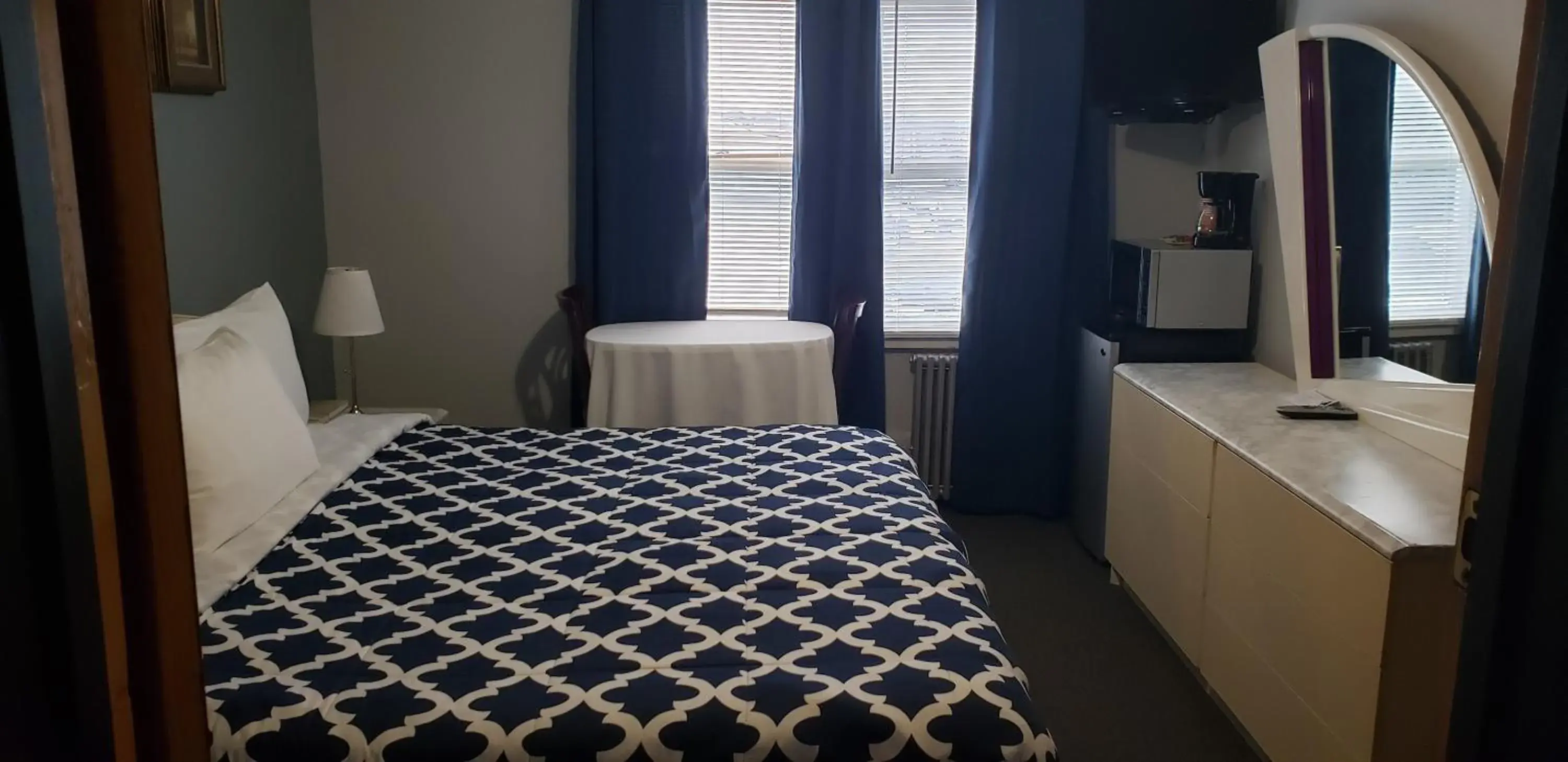 King Room in Jones Beach Hotel King Room in Jones Beach Hotel