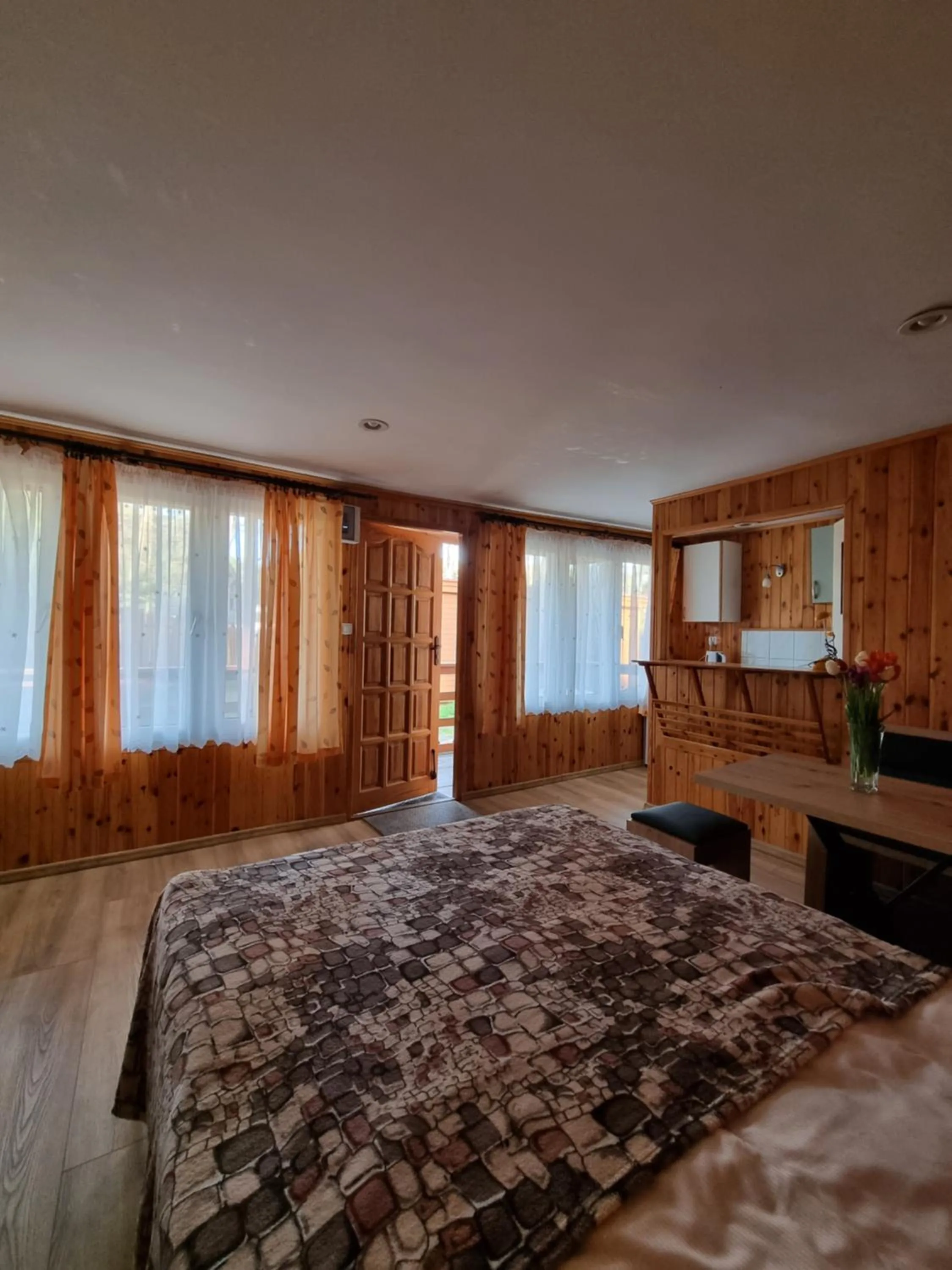 Photo of the whole room, Bed in OW Gabi