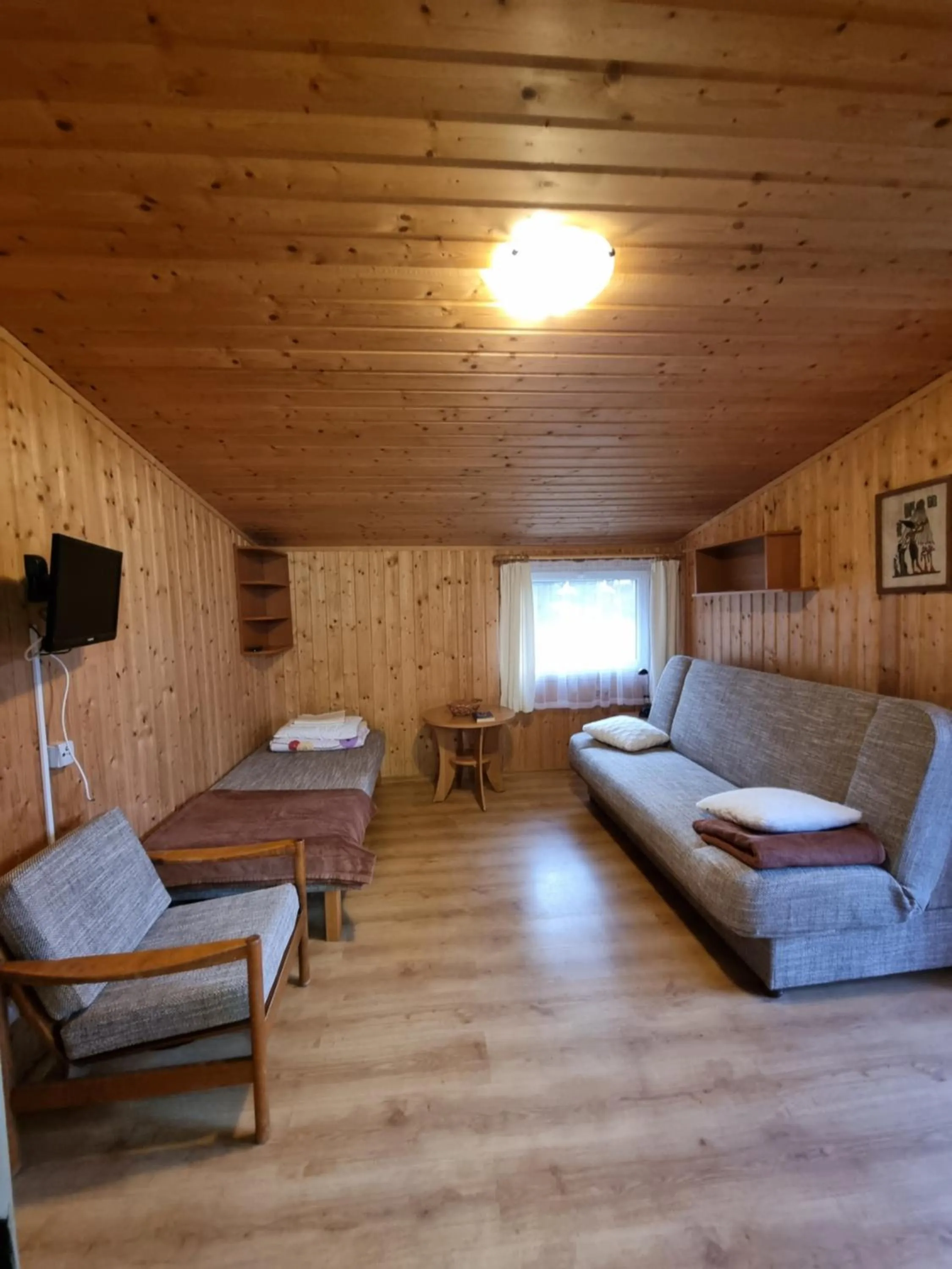 Photo of the whole room, Bed in OW Gabi