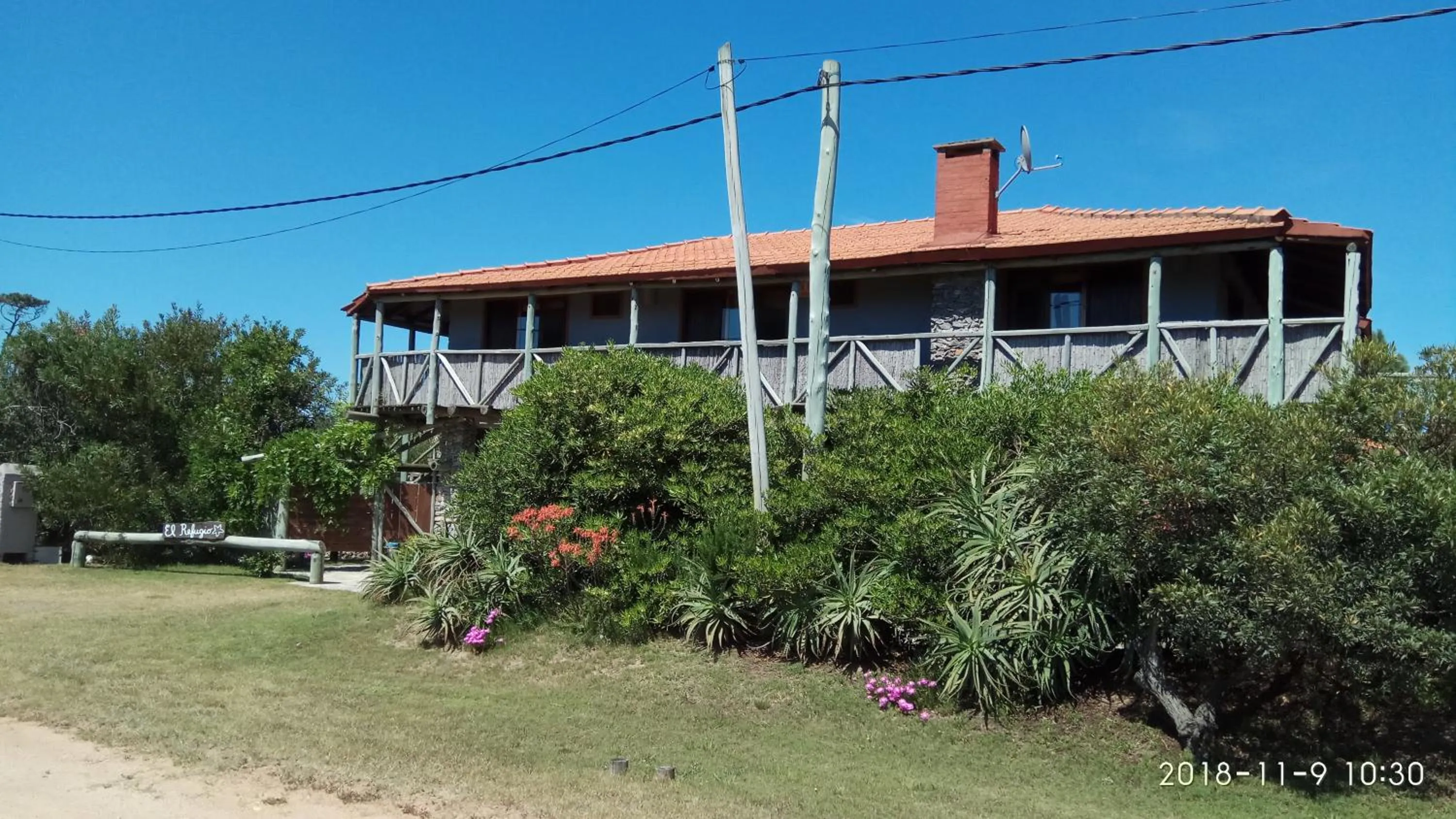 Facade/entrance in Hotel El Refugio nudista naturista opcional