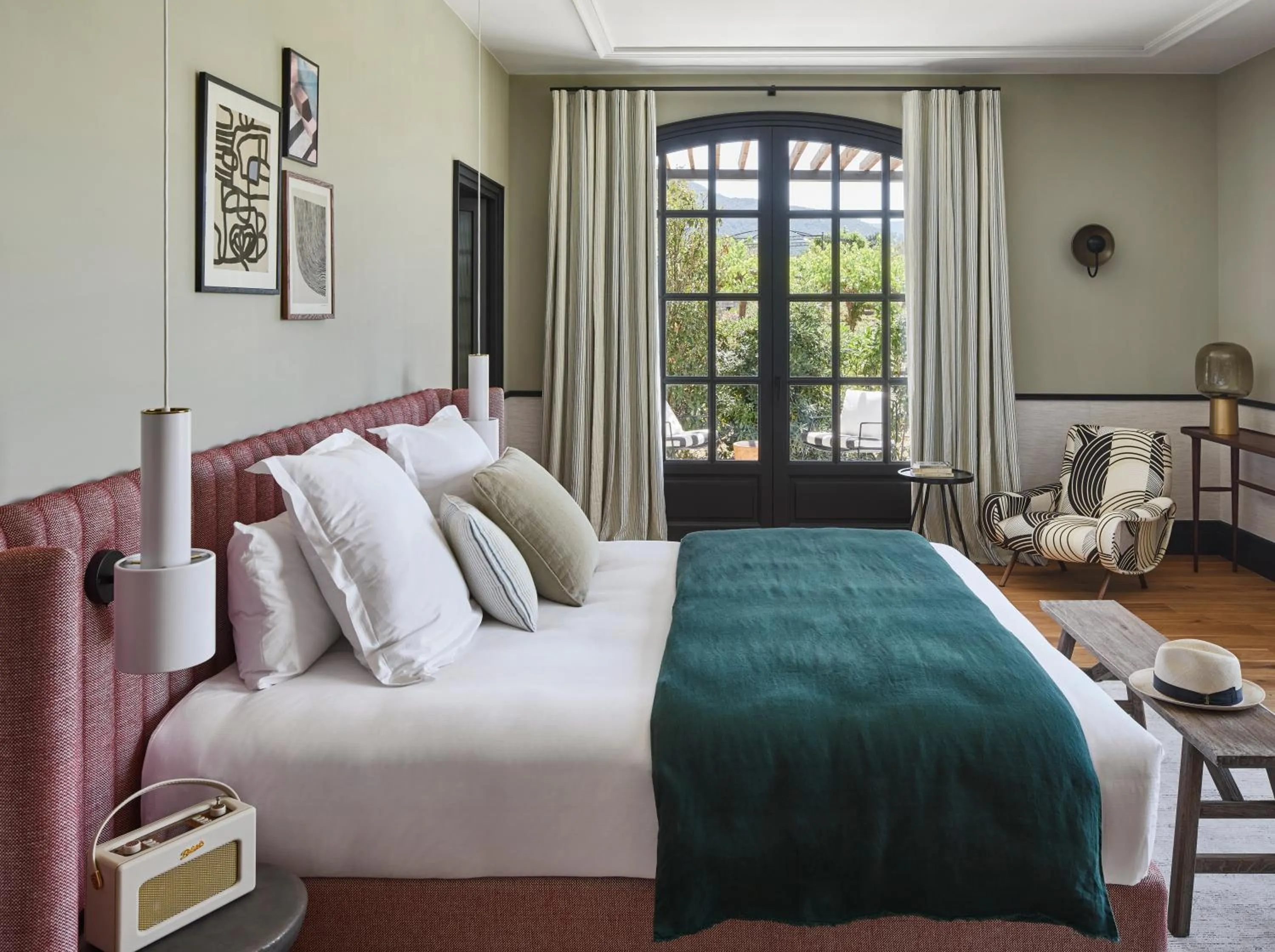 Patio, Bed in Ultimate Provence Hotel & Spa