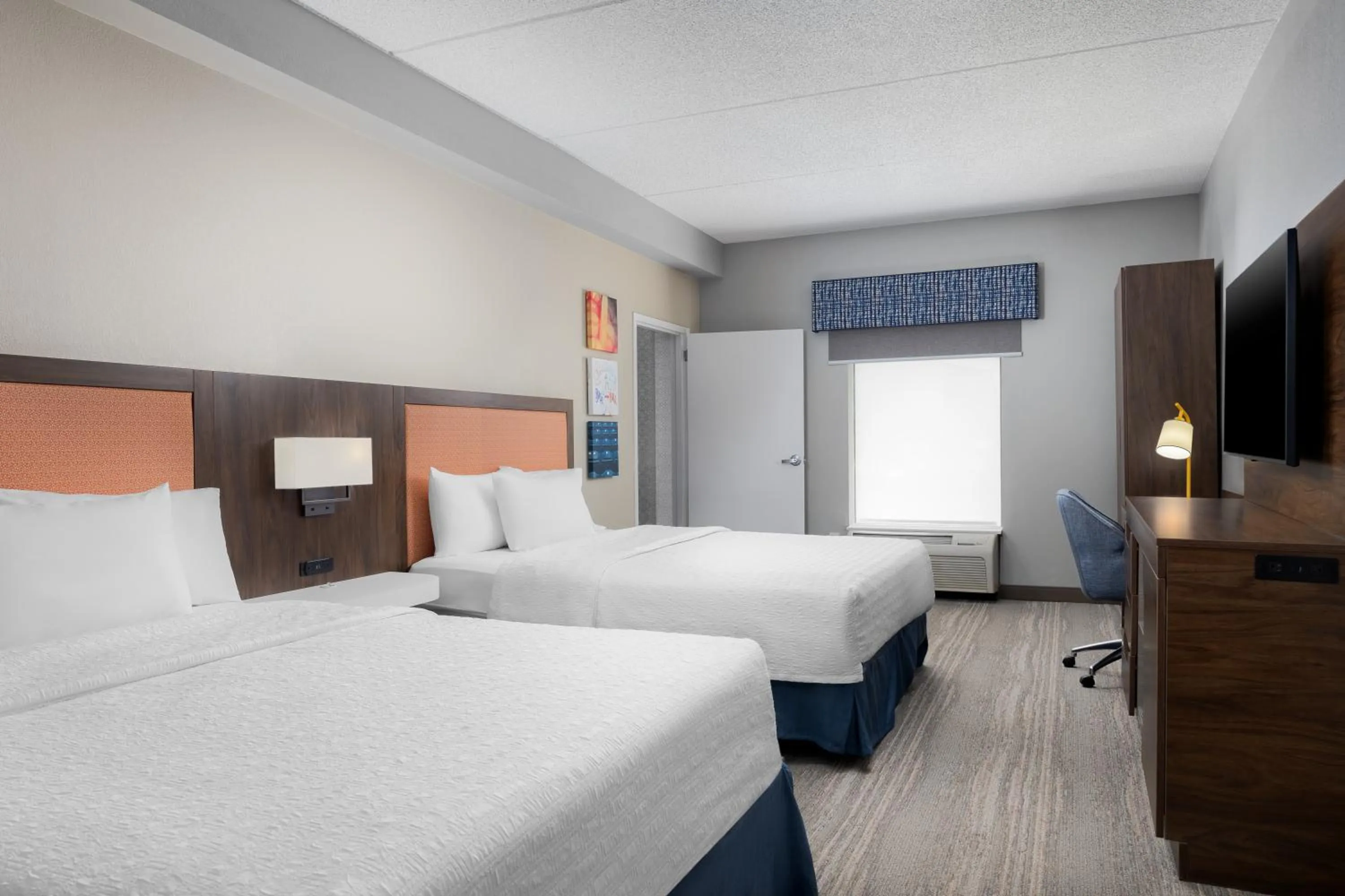Bedroom, Bed in Hampton Inn Louisville Airport Fair/Expo Center