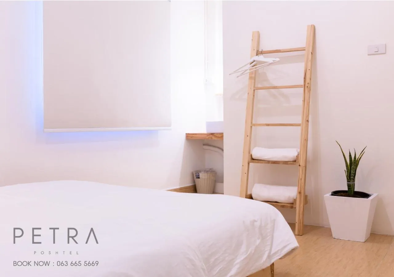 Bed in Petra Poshtel Donmuang