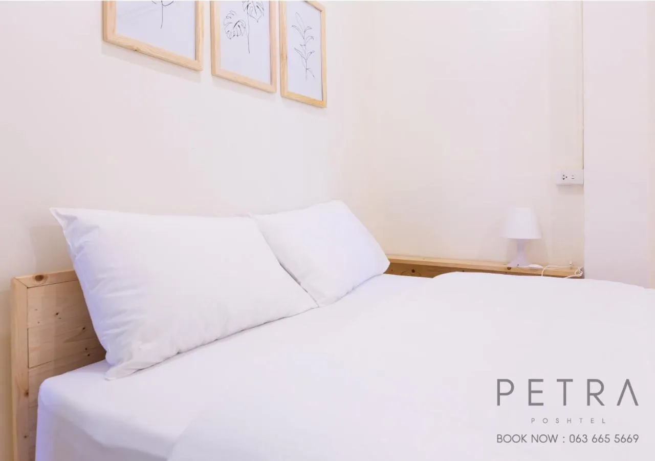 Bed in Petra Poshtel Donmuang