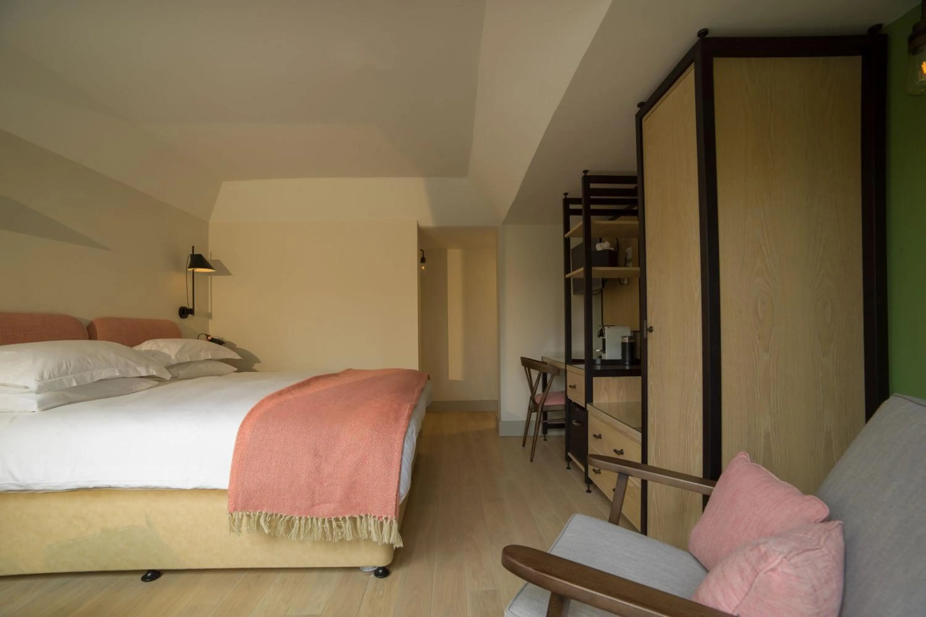 Photo of the whole room, Bed in Minster Mill Hotel