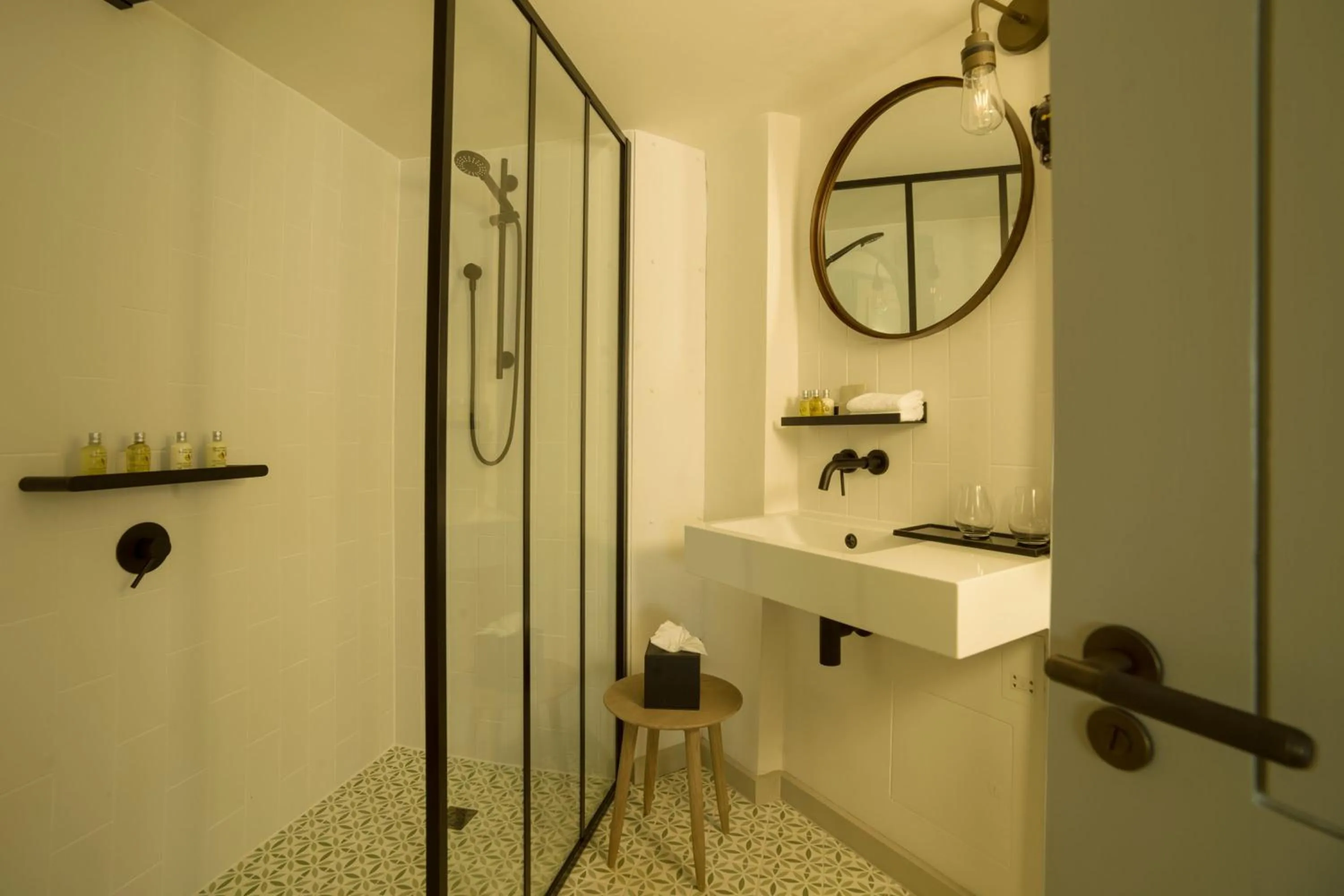 Shower in Minster Mill Hotel