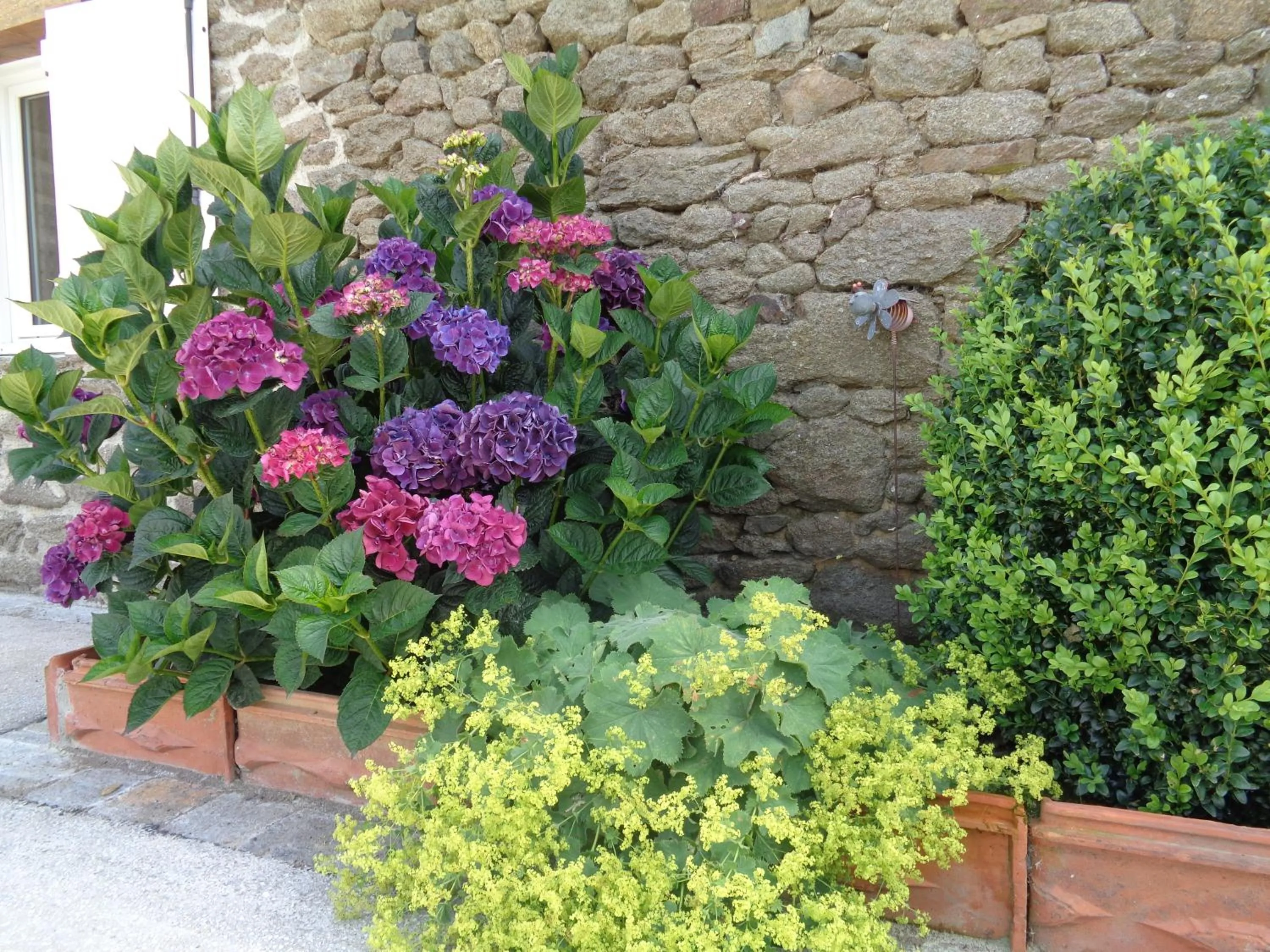 Inner courtyard view in Ker Adsav o'naturel