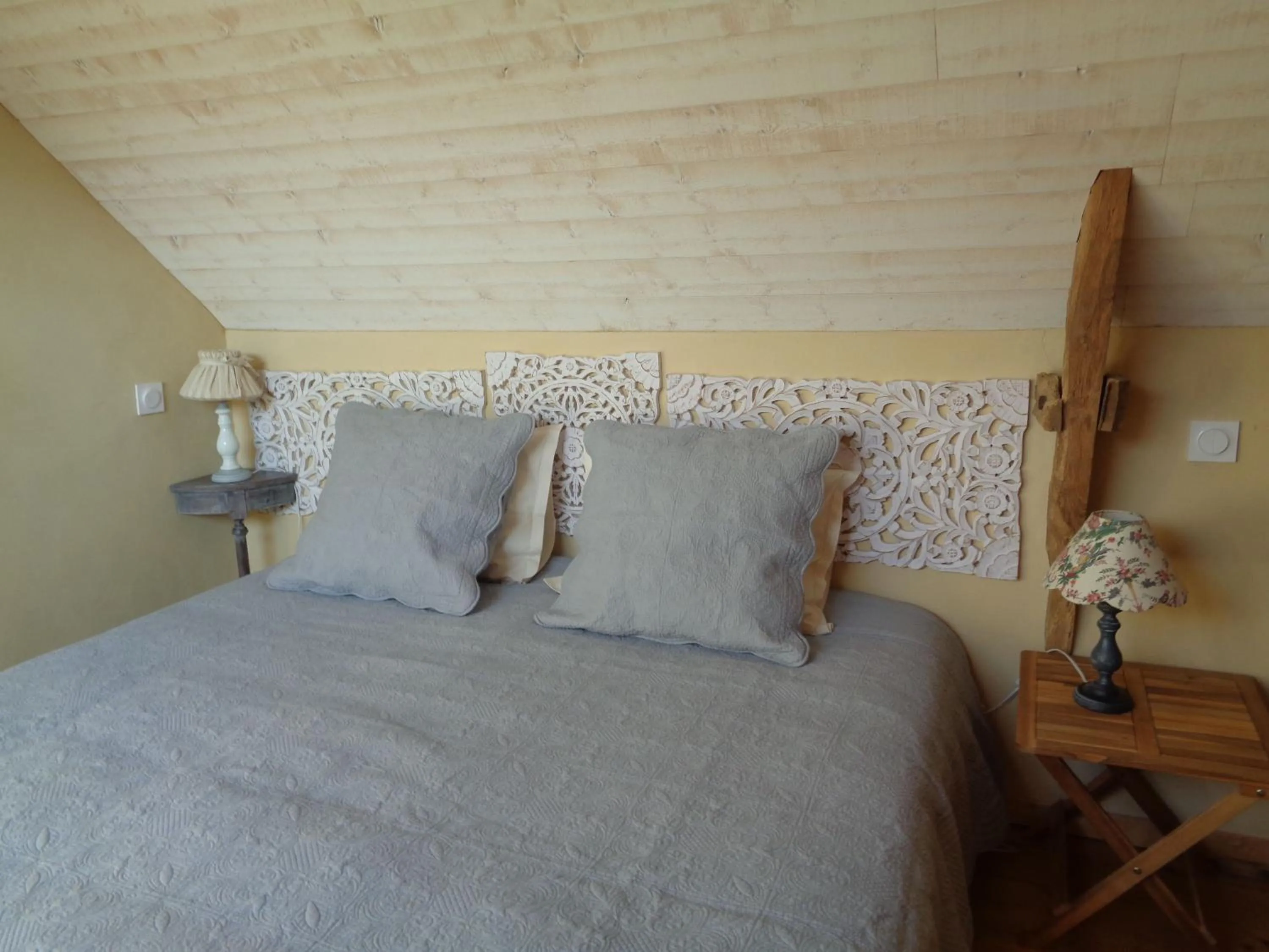 Bedroom, Bed in Ker Adsav o'naturel