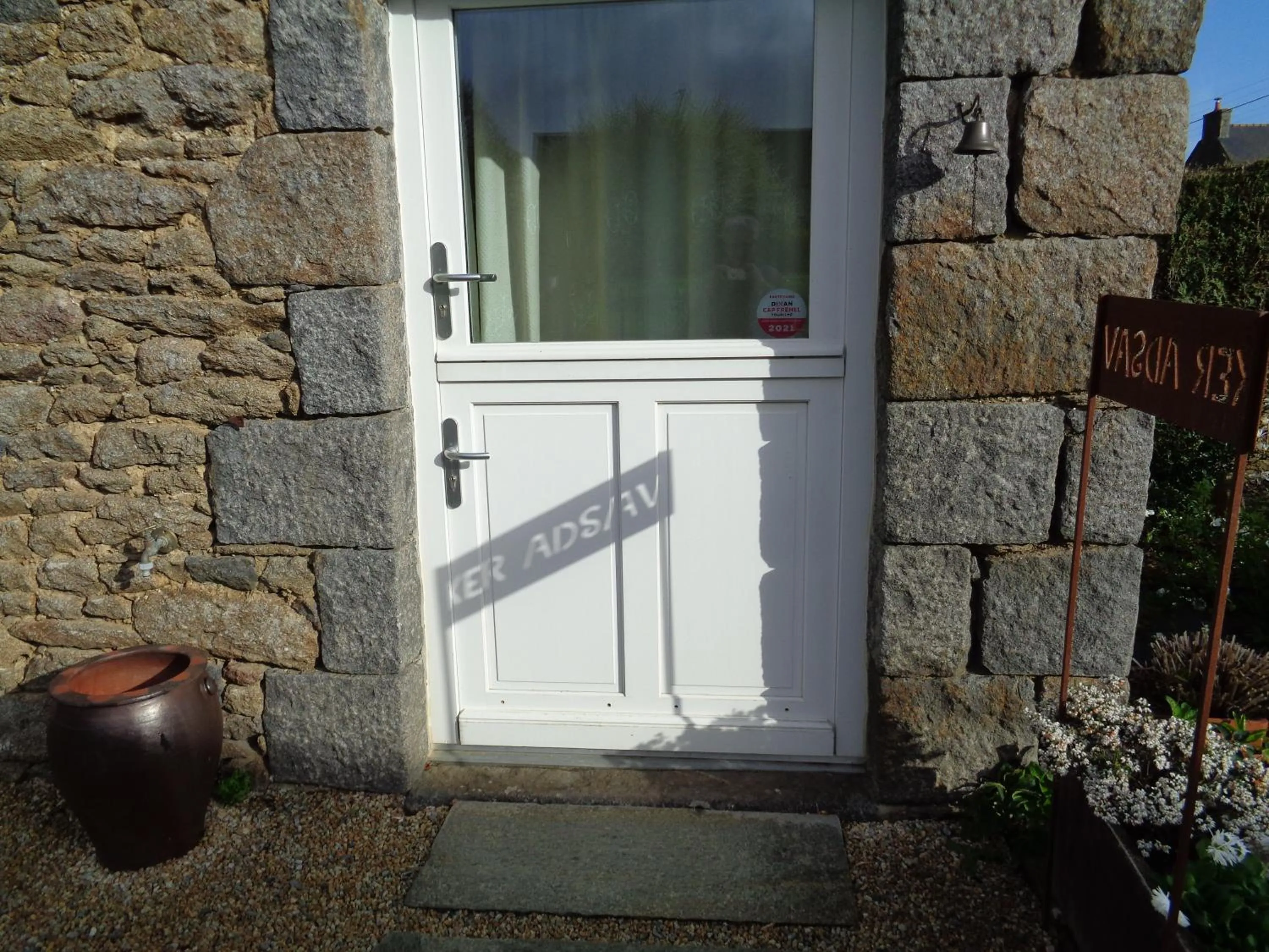 Facade/entrance in Ker Adsav o'naturel