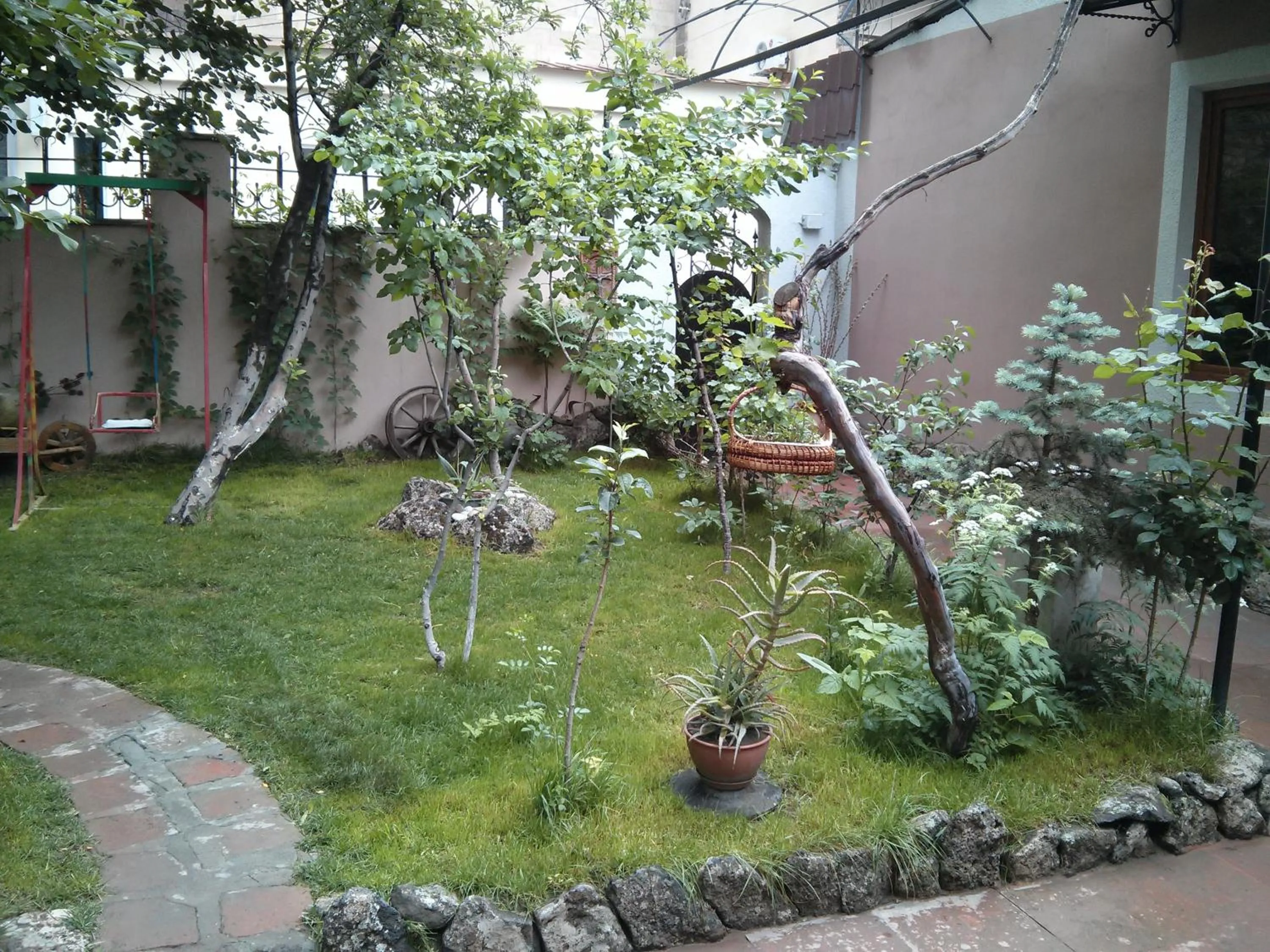 Garden in Hin Yerevantsi Hotel