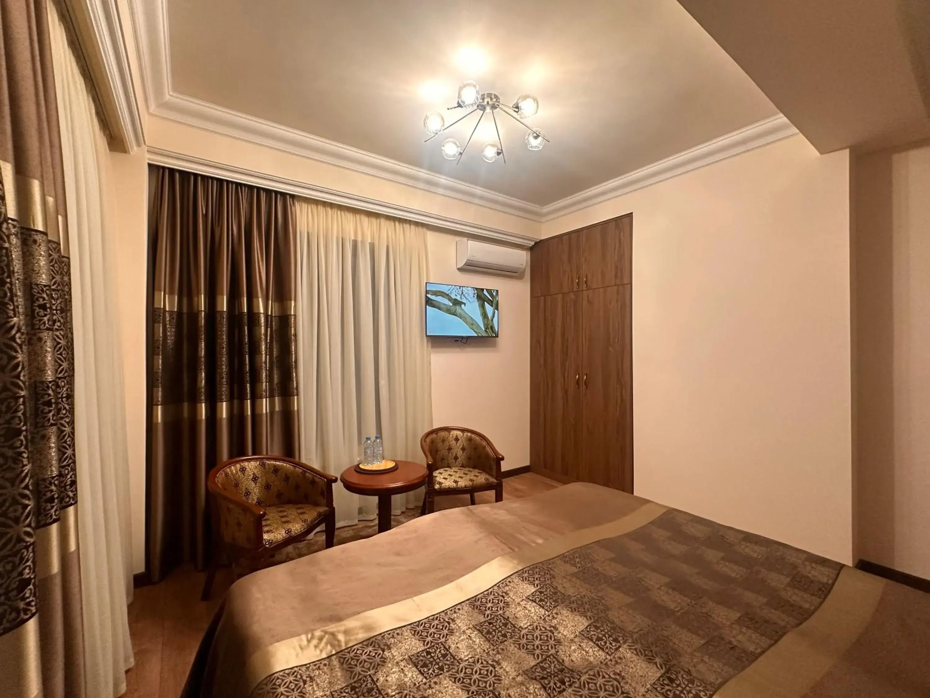 Deluxe Double or Twin Room in Hin Yerevantsi Hotel Deluxe Double or Twin Room in Hin Yerevantsi Hotel