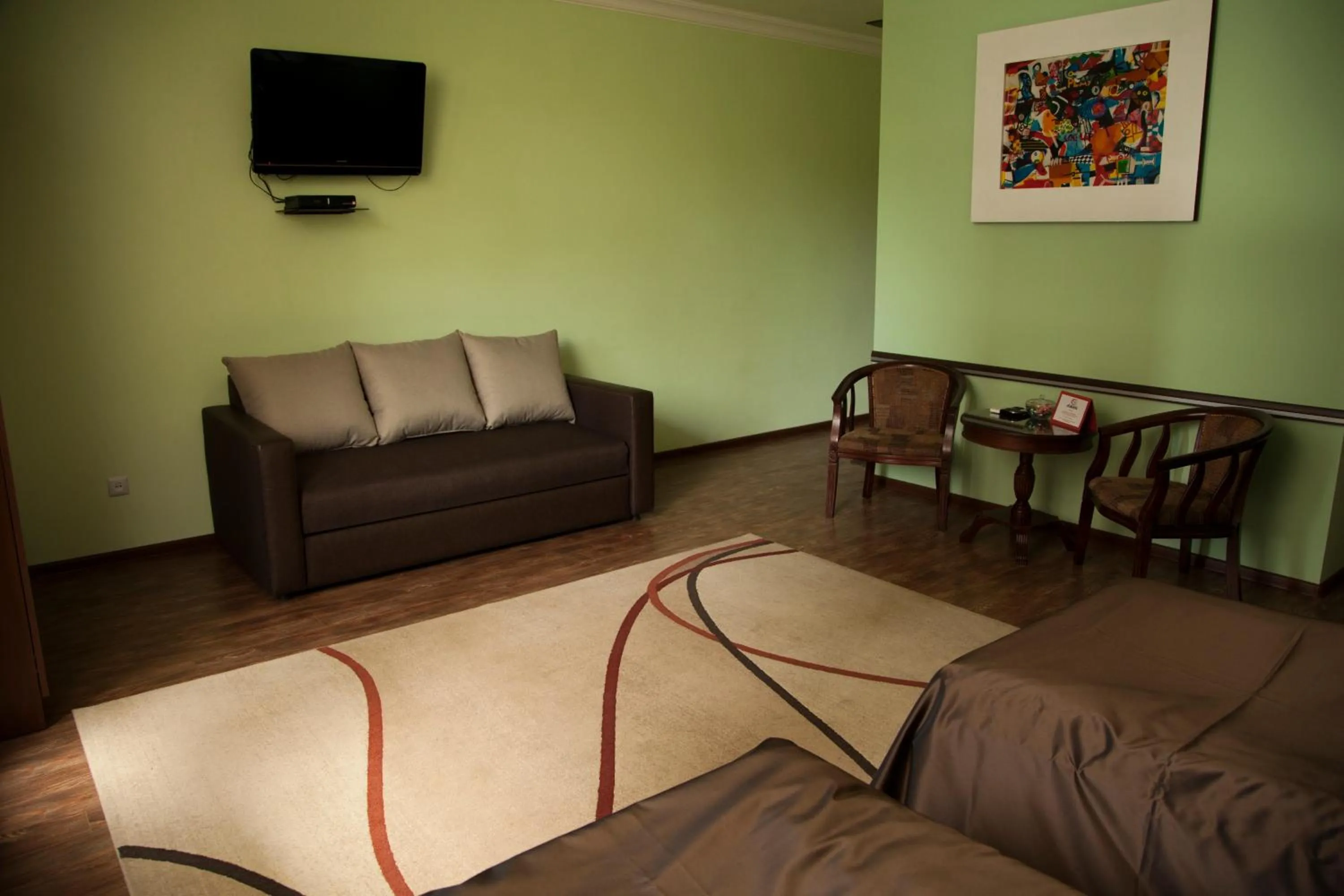 TV and multimedia in Hin Yerevantsi Hotel