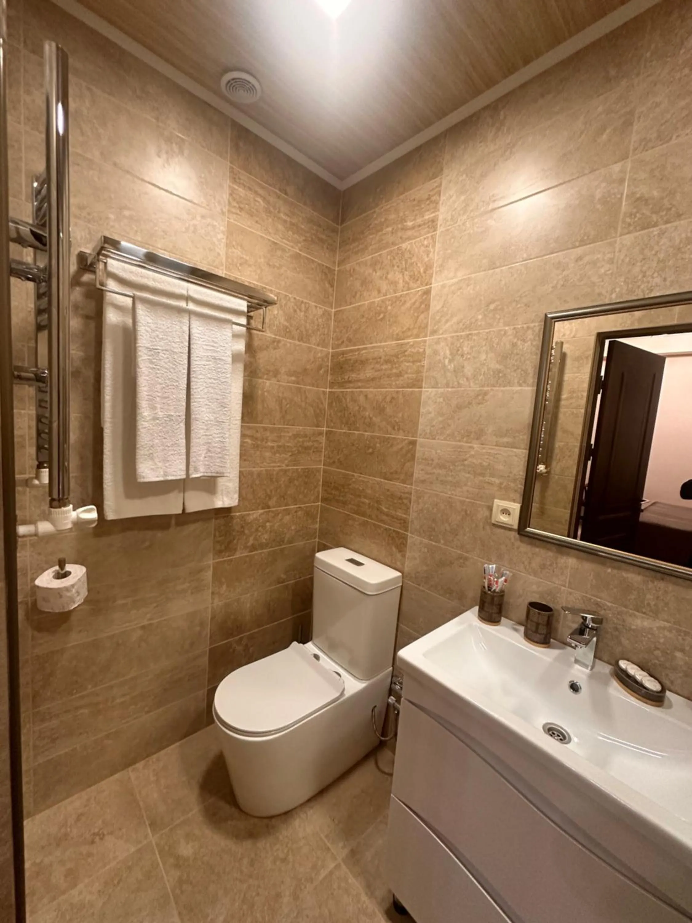 Toilet in Hin Yerevantsi Hotel