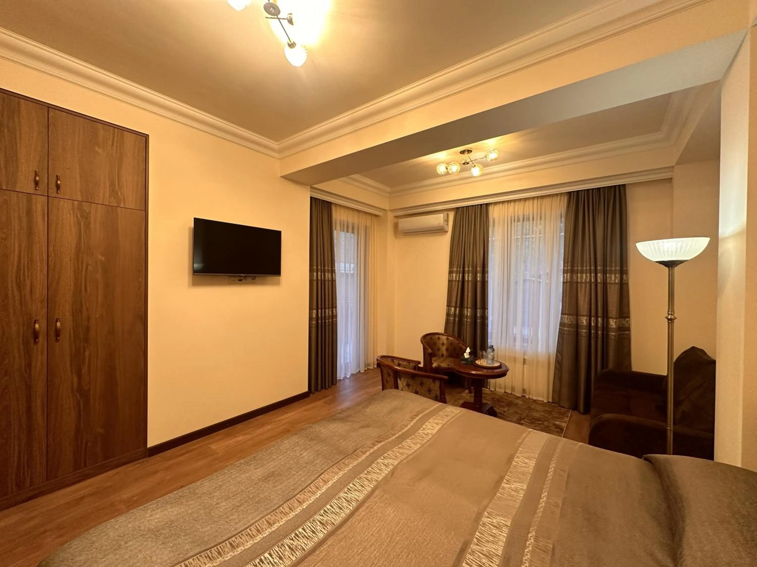 TV and multimedia, Bed in Hin Yerevantsi Hotel