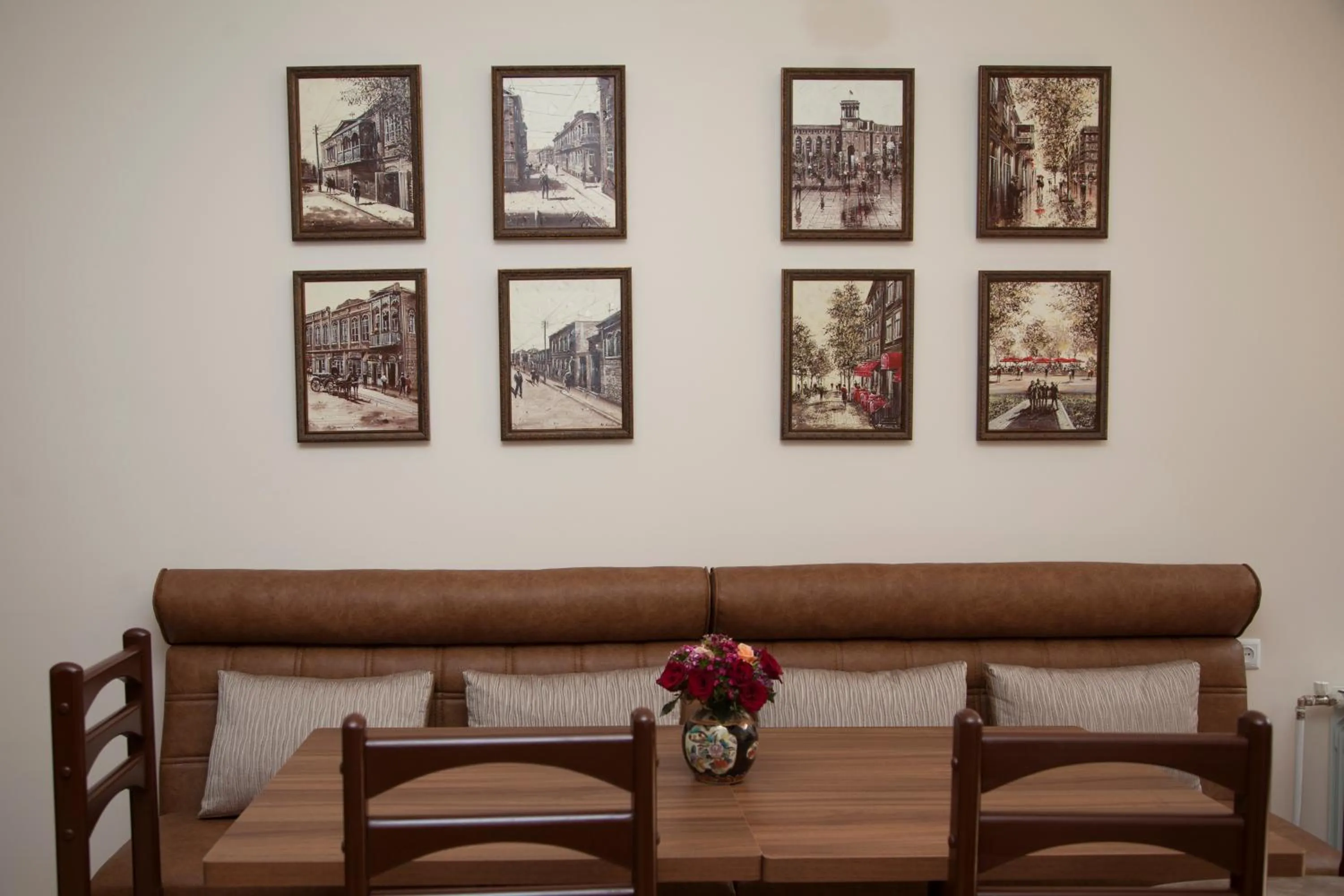 Restaurant/places to eat in Hin Yerevantsi Hotel