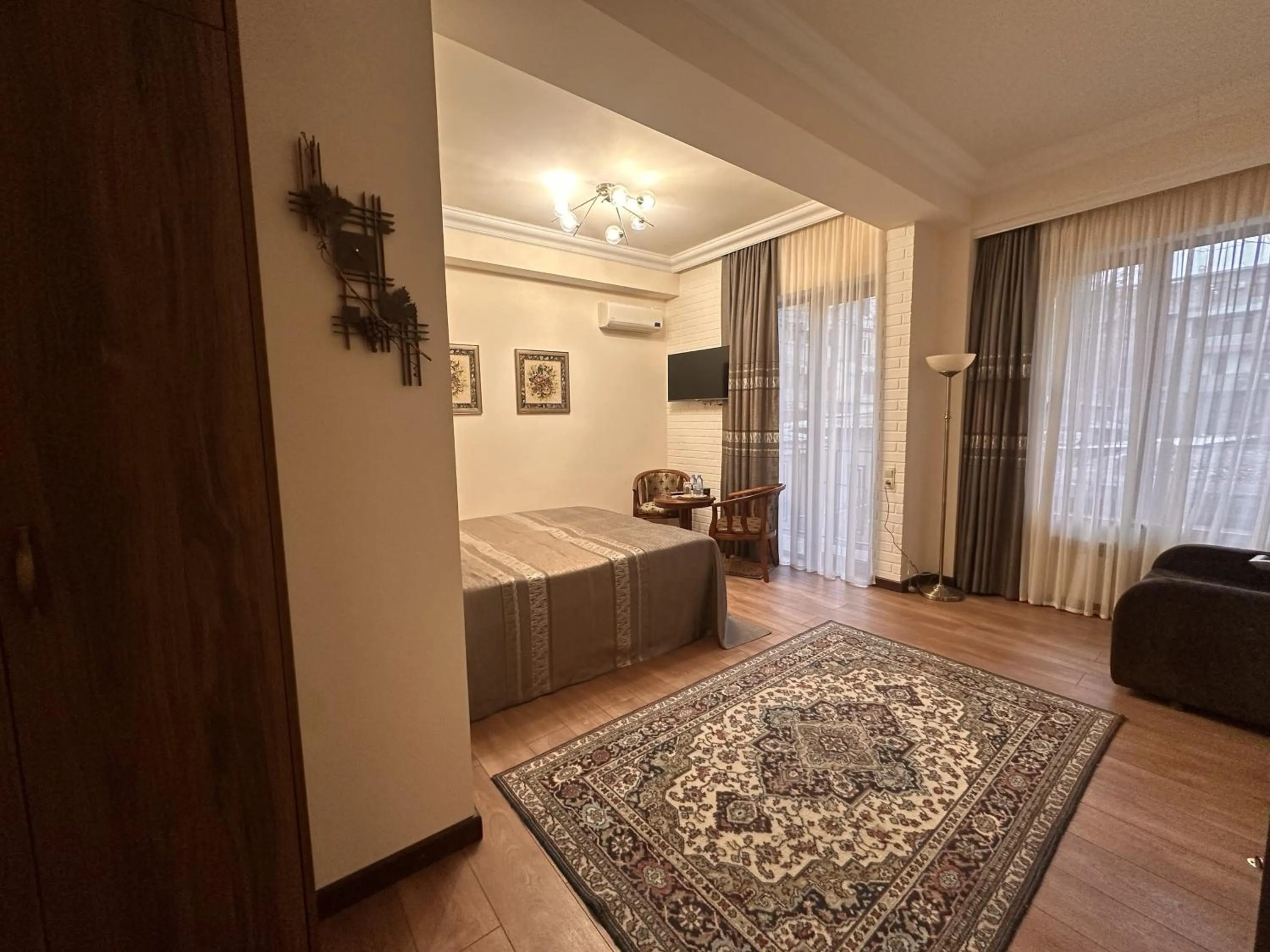 Living room in Hin Yerevantsi Hotel