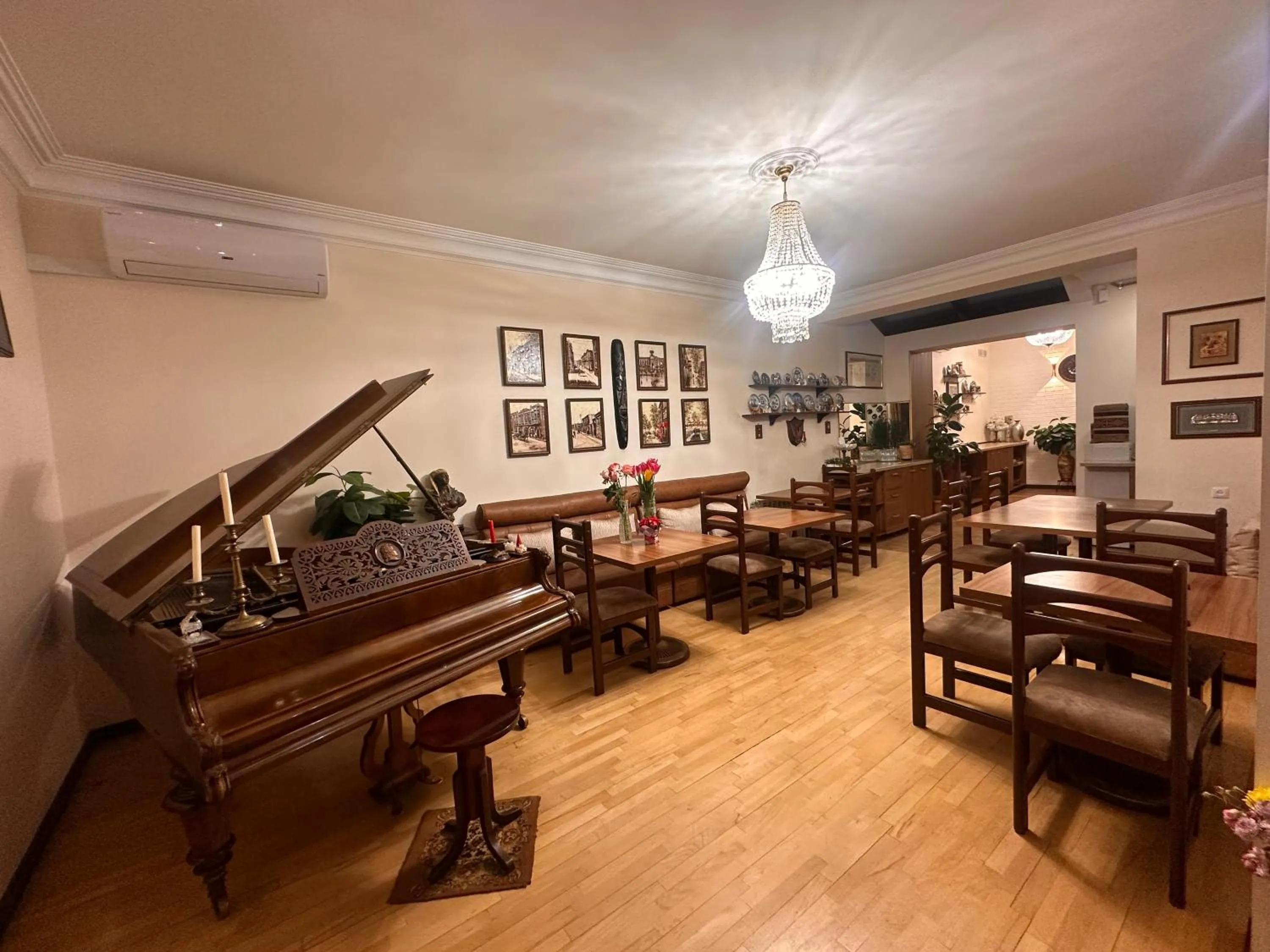 Property building in Hin Yerevantsi Hotel