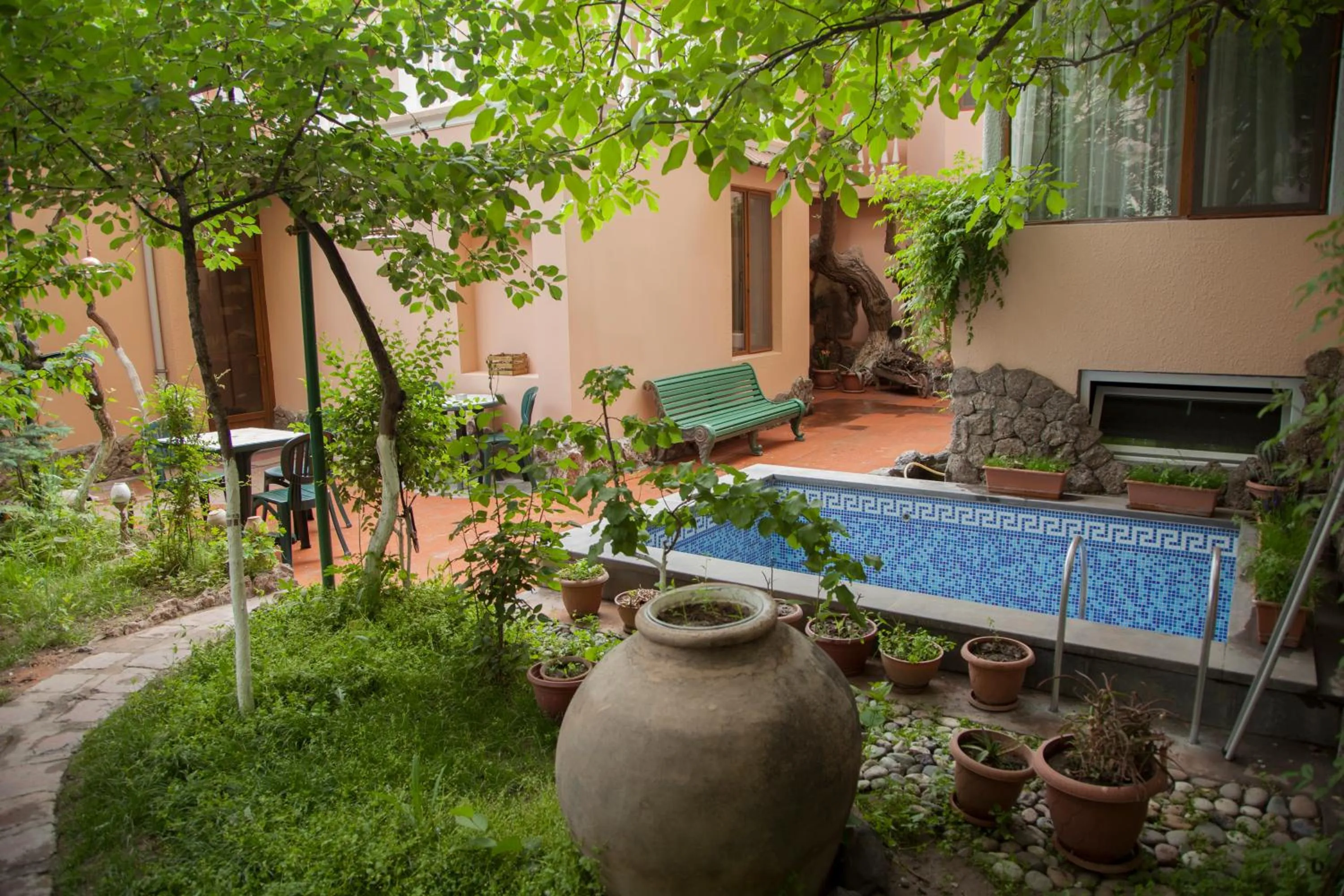 Garden in Hin Yerevantsi Hotel